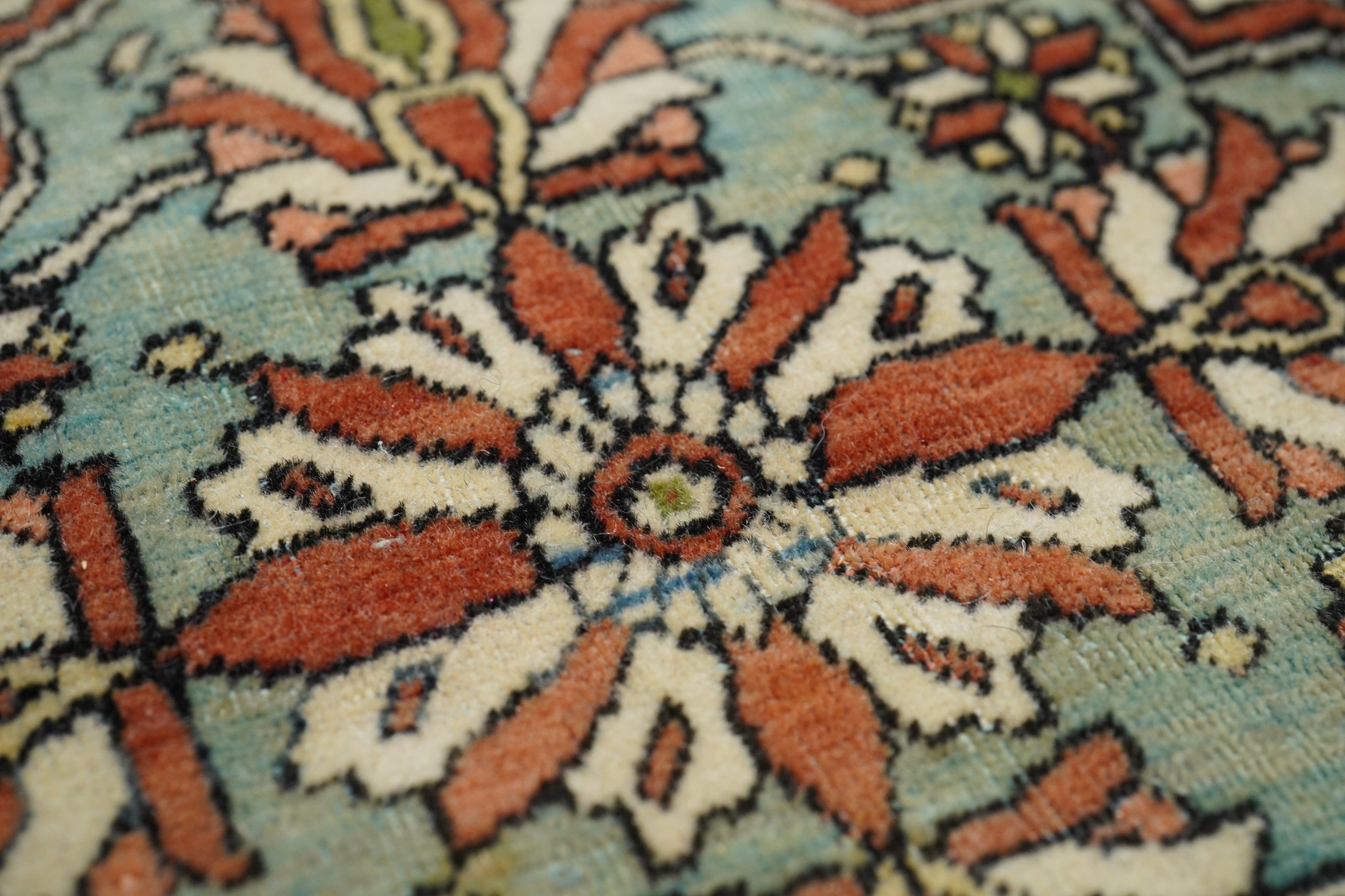Antiker Mohtasham Kashan-Teppich 4'4'' x 6'11'' im Angebot 1