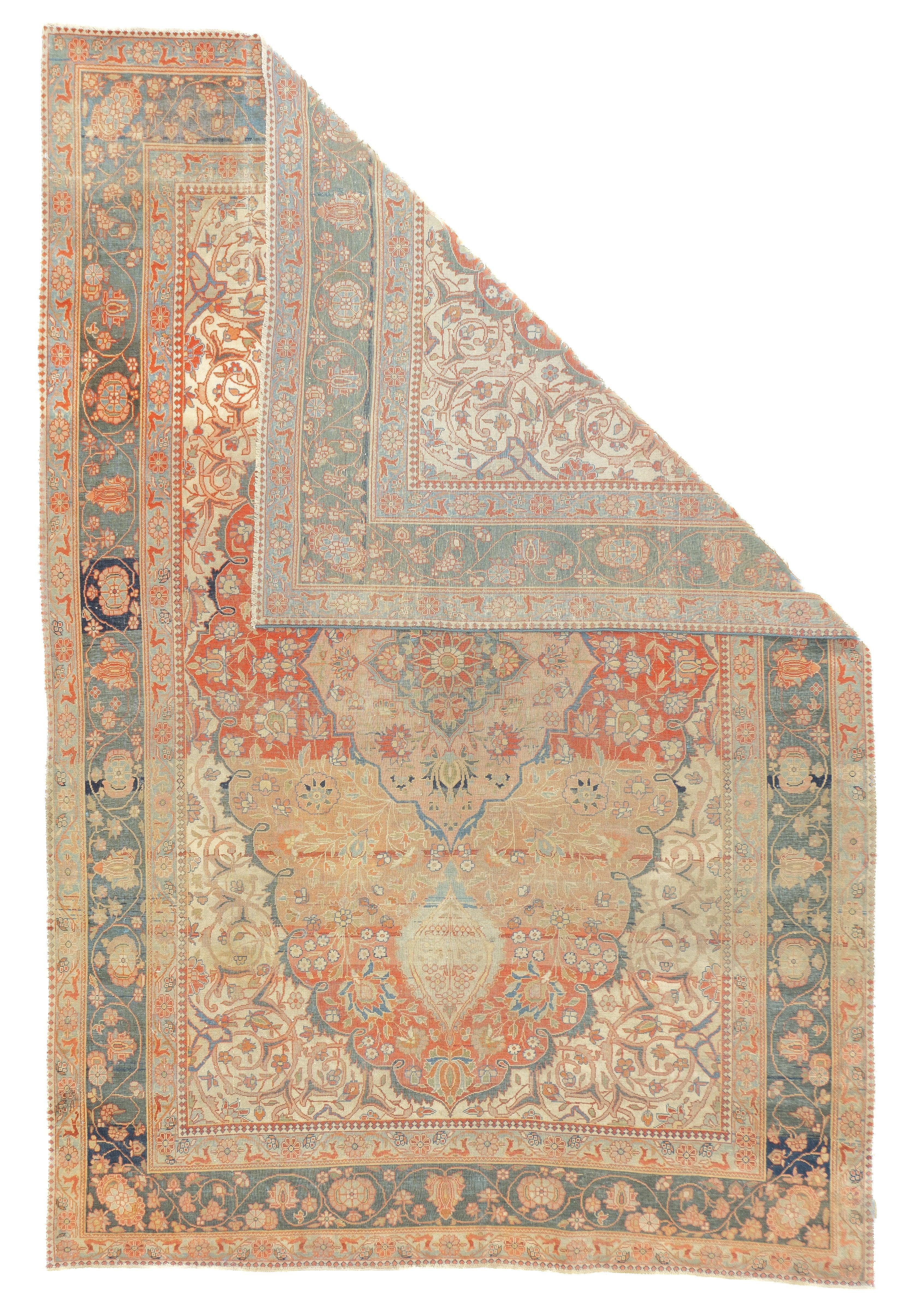 Antiker Mohtasham Kashan Teppich 4'4'' x 6'5''. Das rostrote Unterfeld dieses fein gewebten, zentralpersischen Werkstatt-Panels ist zu einem hellen Rostkoralle abgewetzt. Das Untermedaillon ist in Schiefertönen abgewetzt. Die spitz zulaufenden