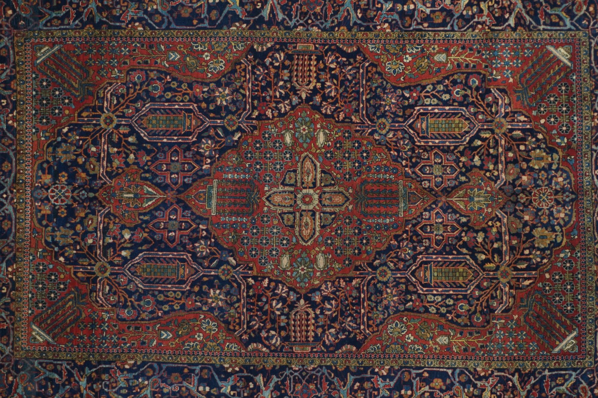 Antique Mohtasham Kashan Rug In Excellent Condition For Sale In New York, NY