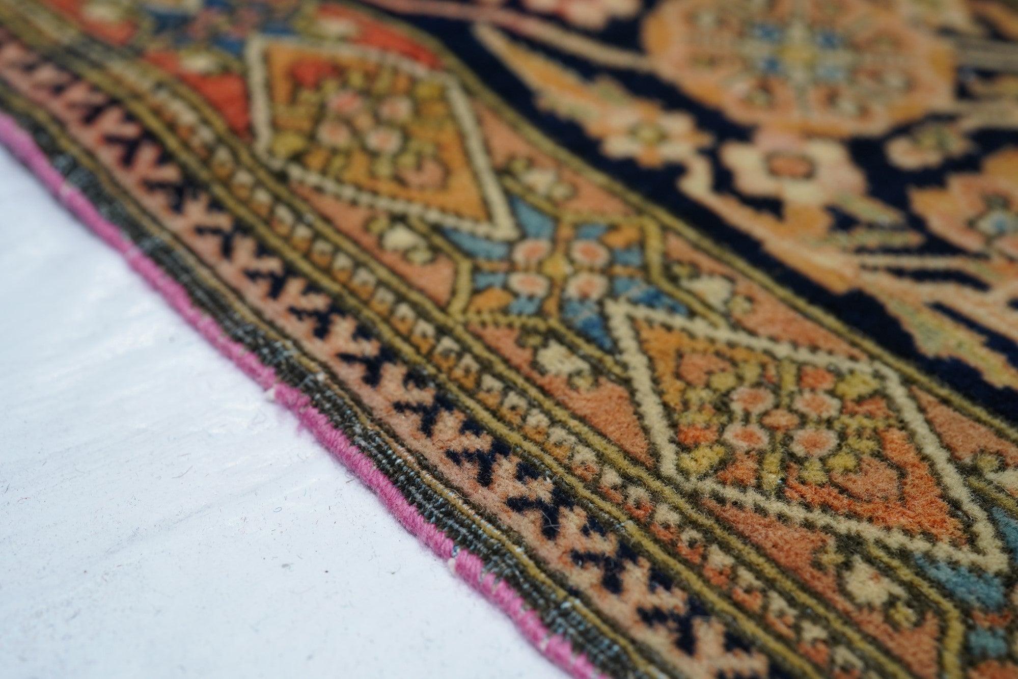 Antiker Mohtasham Kashan-Teppich 4'6'' x 6'6'' (19. Jahrhundert) im Angebot