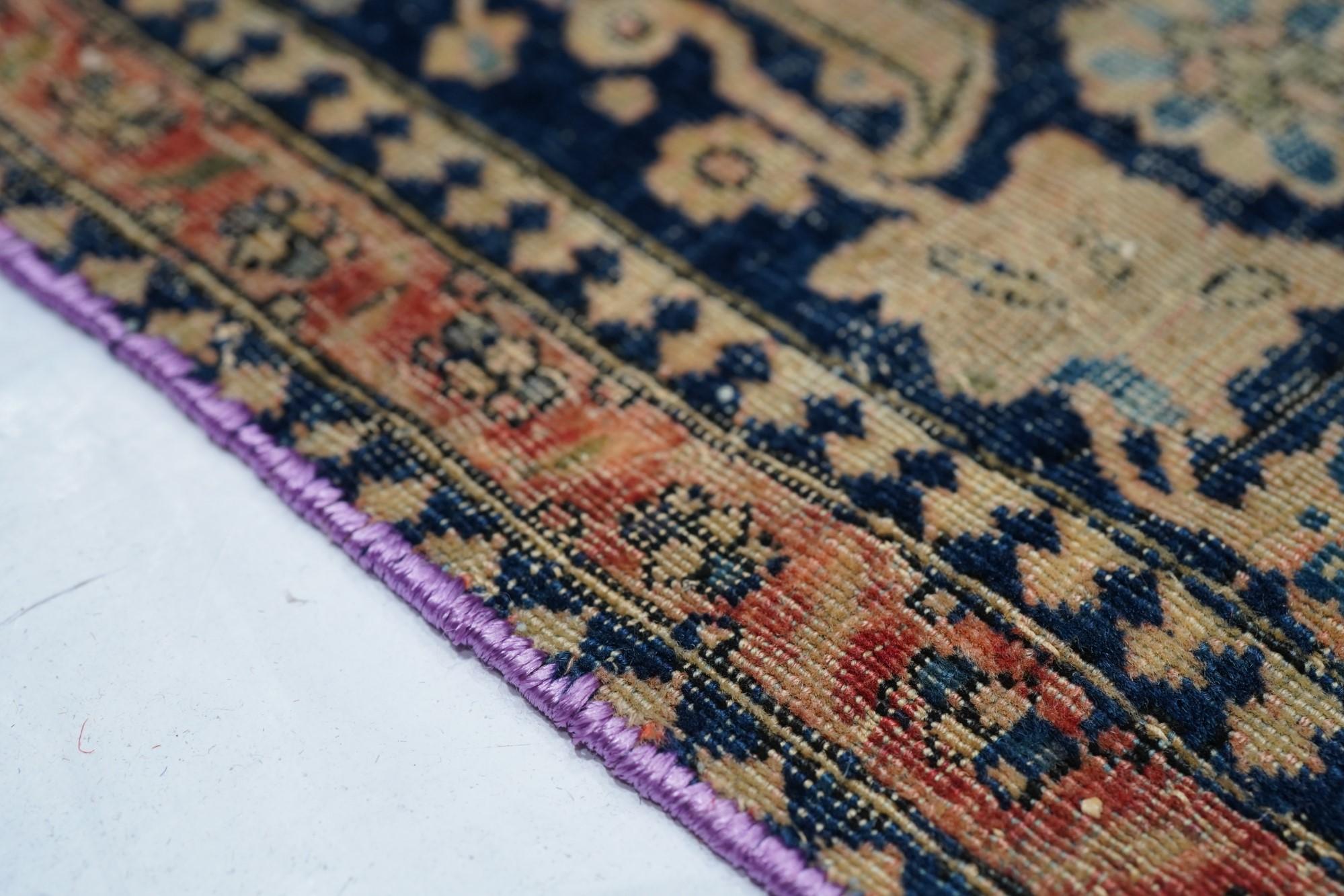 Antique Mohtasham Kashan Rug In Excellent Condition For Sale In New York, NY