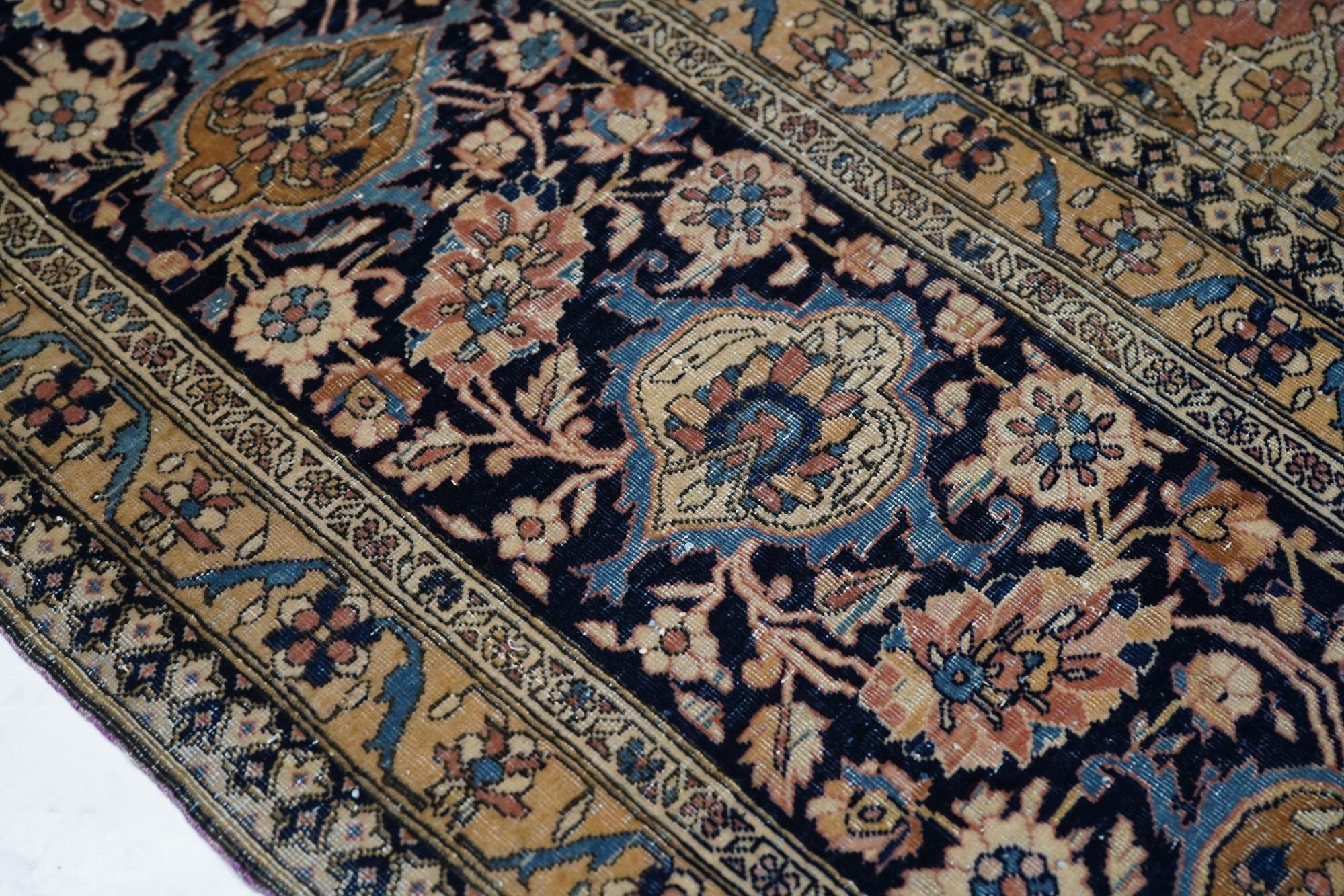 Antique Mohtasham Kashan Rug In Good Condition For Sale In New York, NY