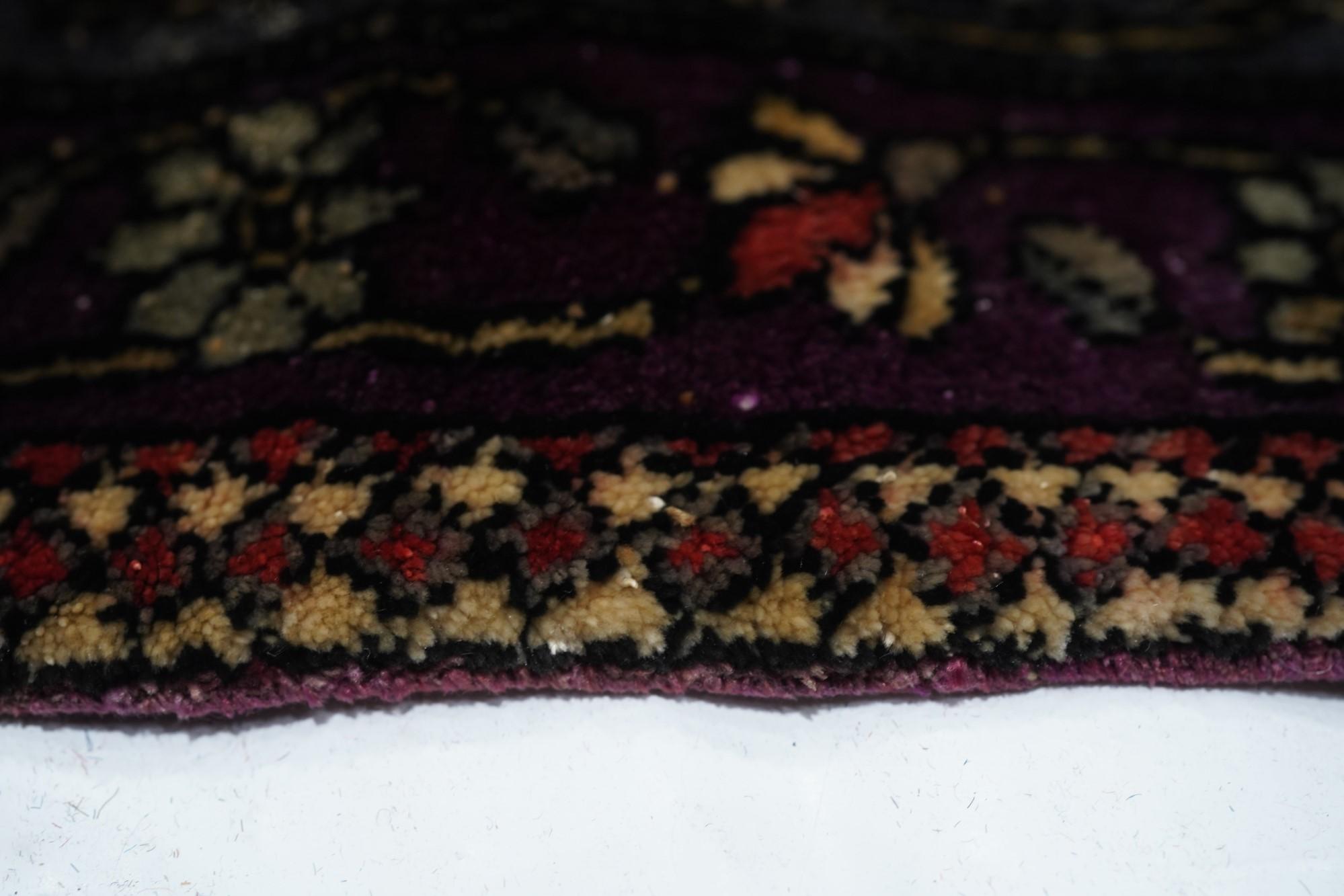 Antique Mohtasham Rug In Good Condition For Sale In New York, NY