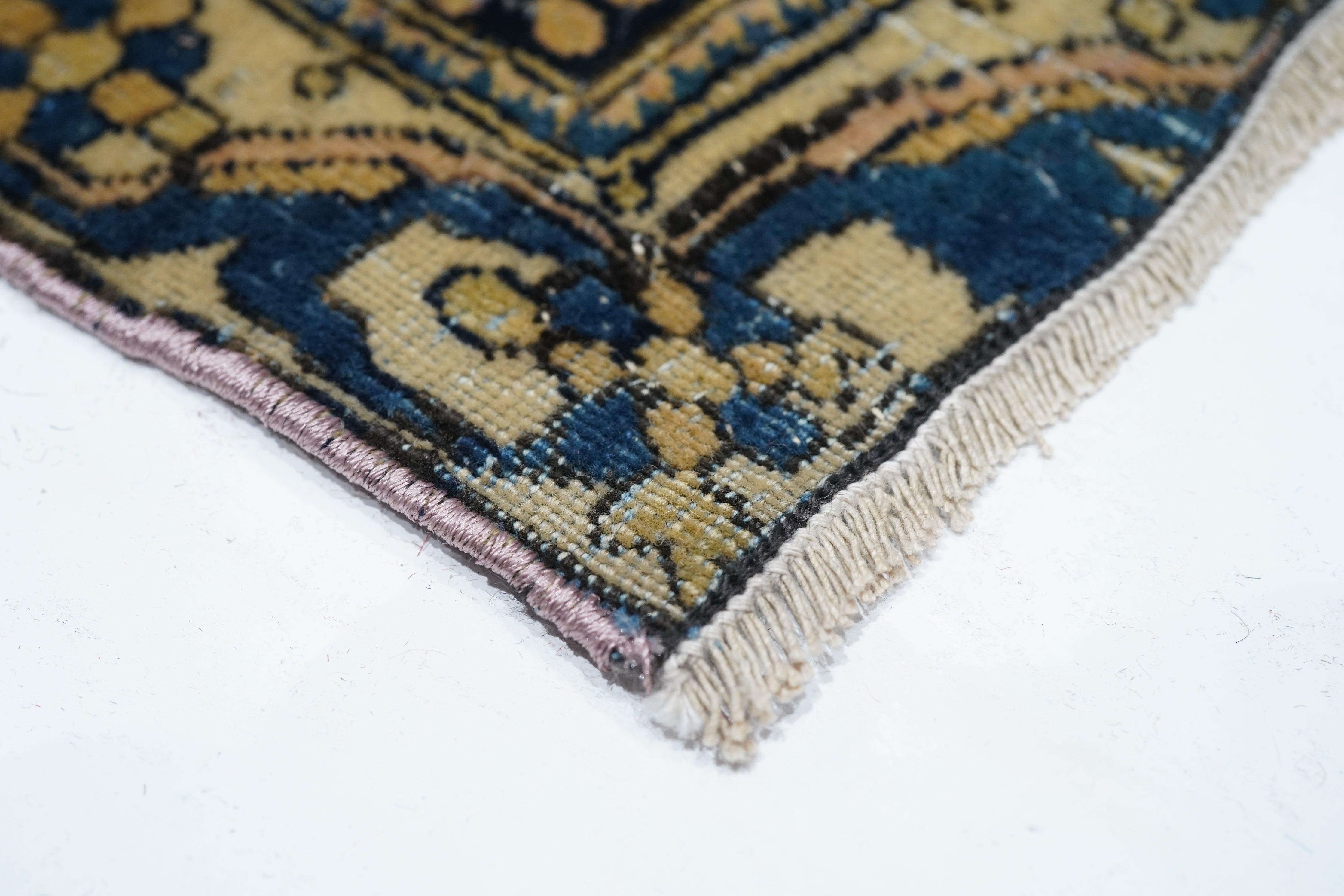 Noué à la main Tapis Mohtasham ancien 4'2'' x 6'9'' en vente
