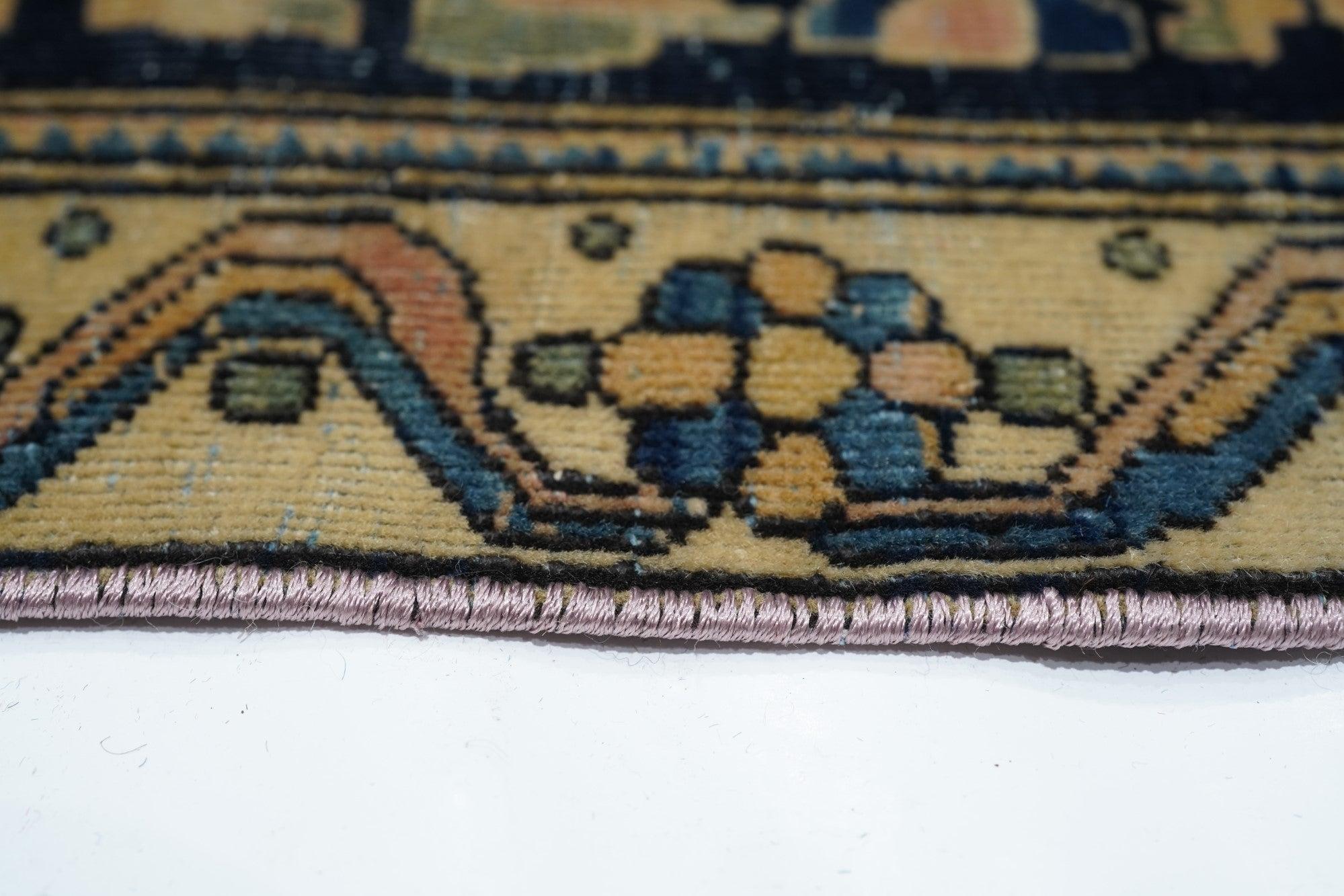 Tapis Mohtasham ancien 4'2'' x 6'9'' Bon état - En vente à New York, NY