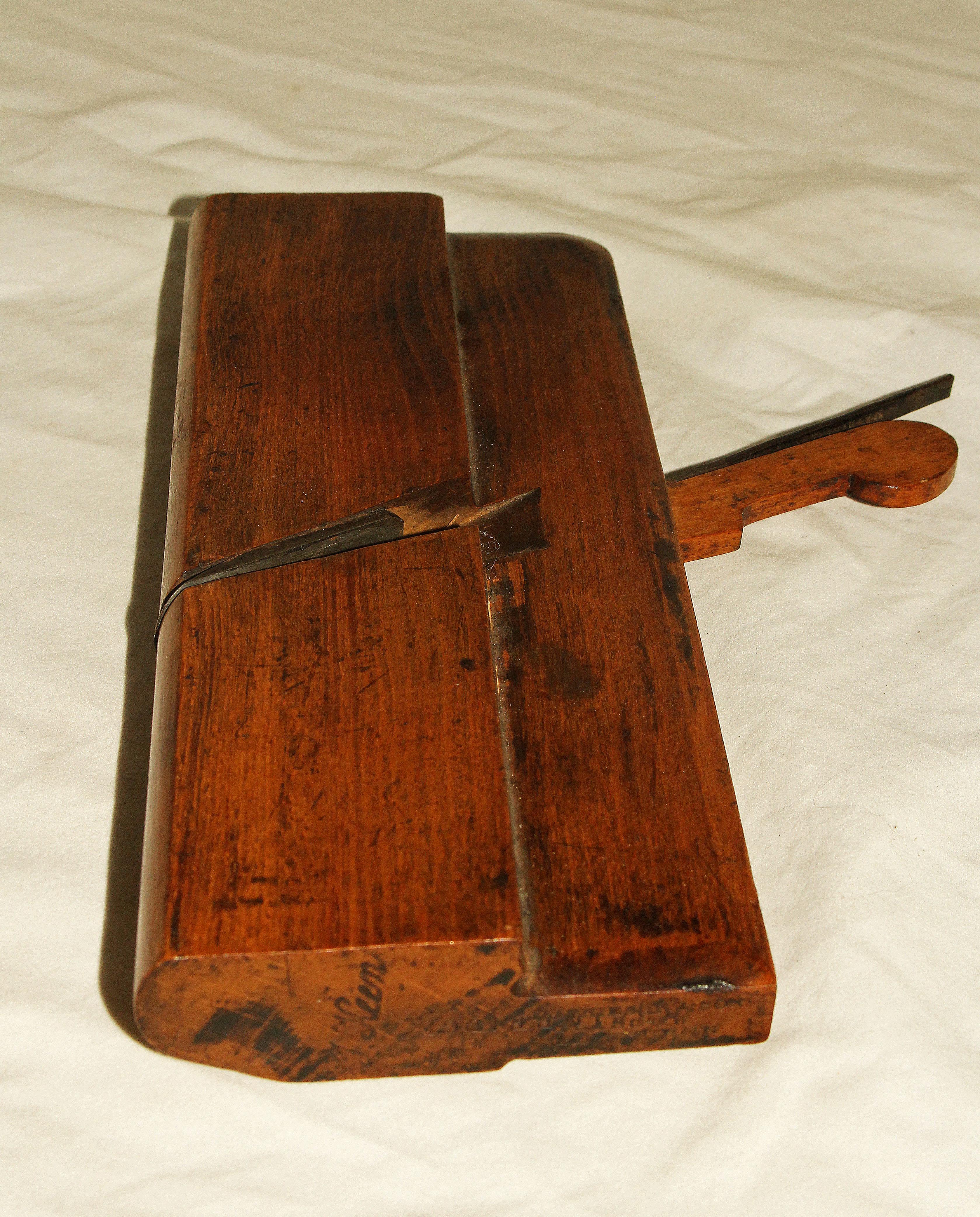 Antique molding plane stamped J.Keen (owner) and overstamped maker in Edinburgh & Glasgow. Beech. 9 1/2