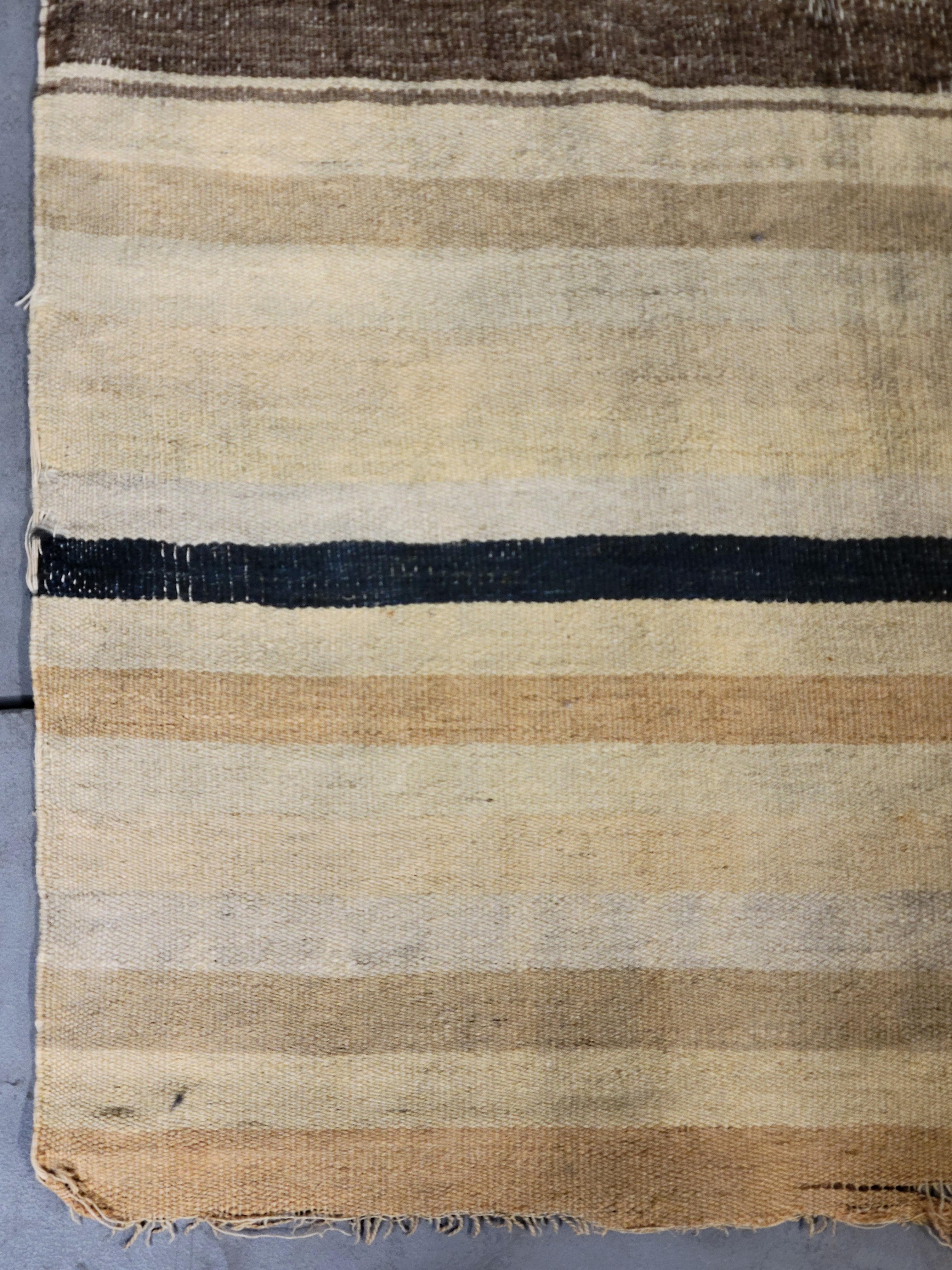 Antike mongolische handgewebte Wolldecke mit Kranichen im Angebot 4