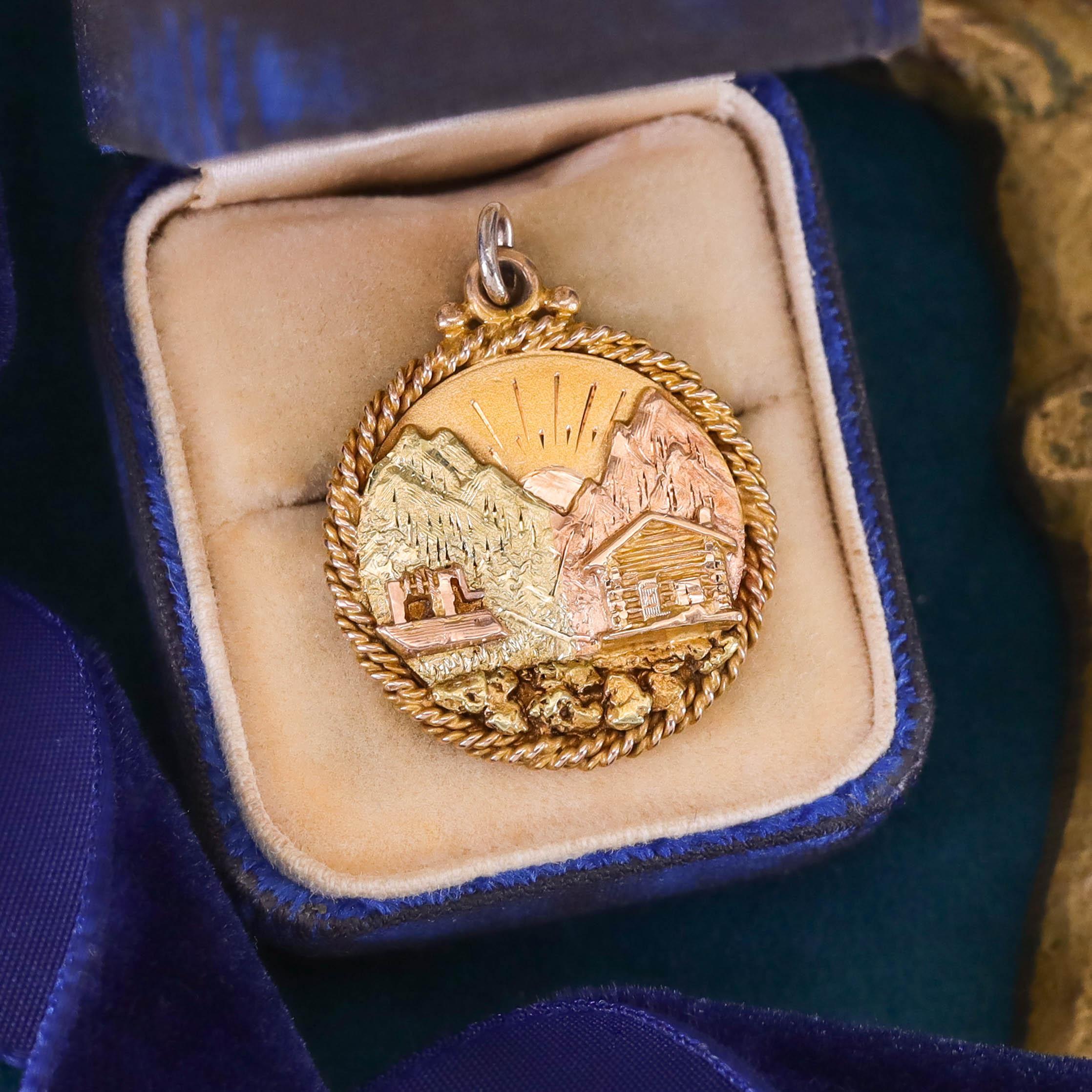 Antique Montana Sunrise Pendant of 14k Gold For Sale 2