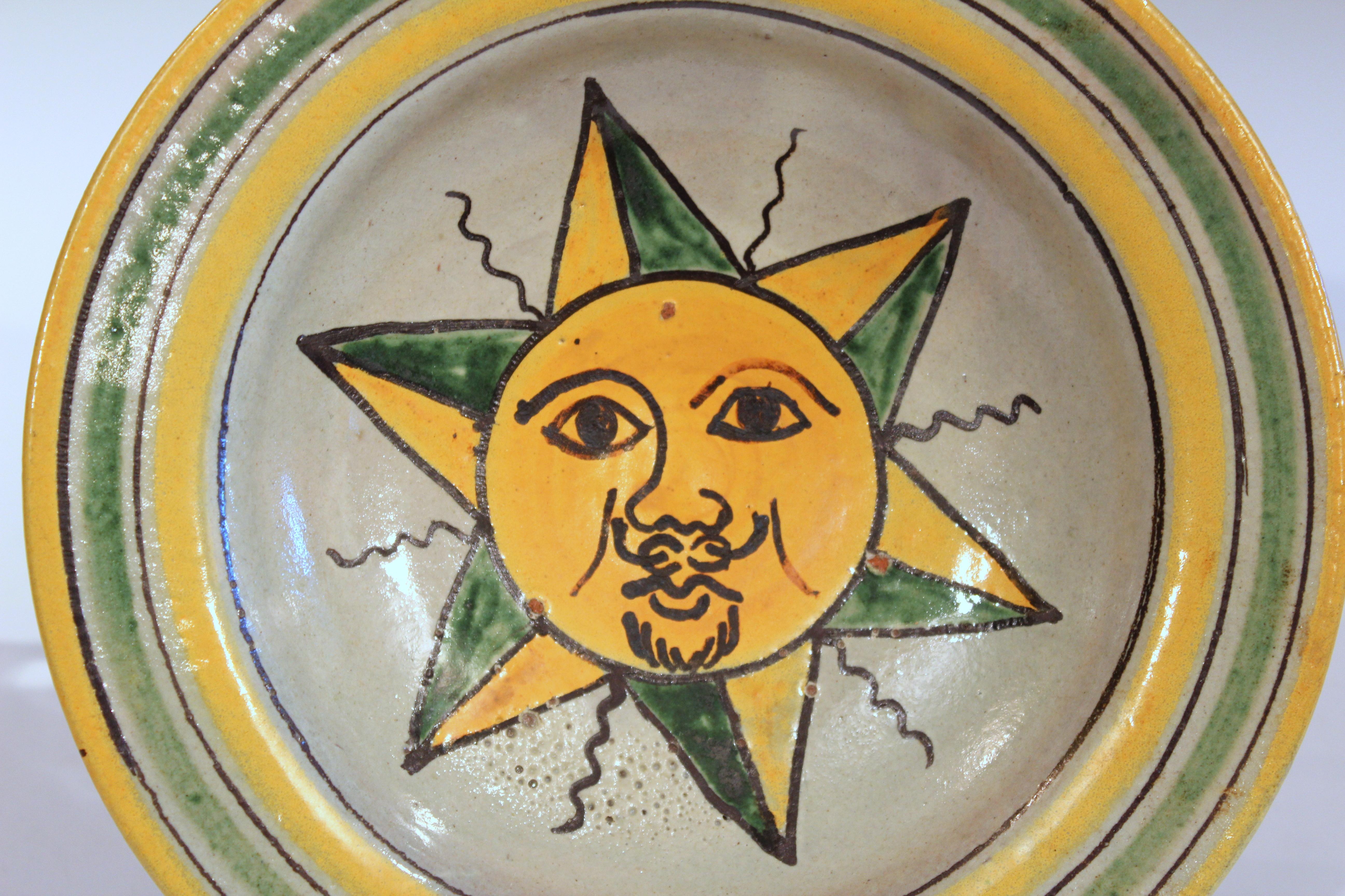 Old vintage Montiel Guatemalan pottery sun face plate, circa early to mid-20th century. 9