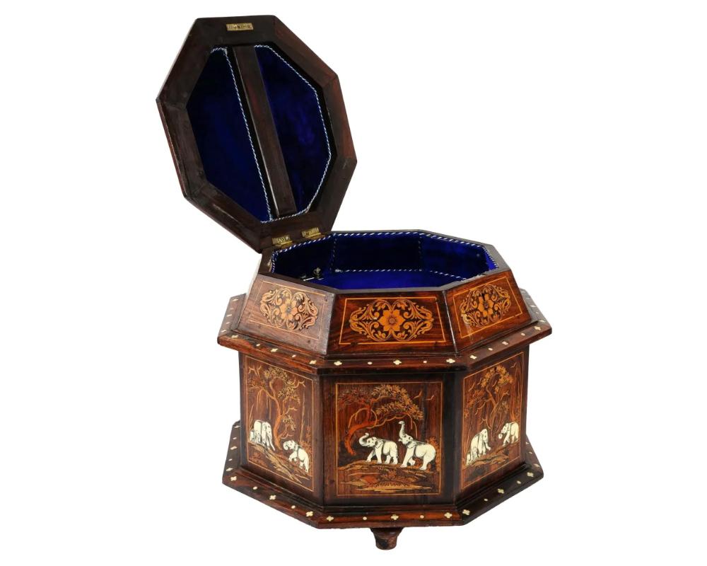 Inconnu Ancienne boîte à bijoux anglo-indienne monumentale en bois avec marqueterie représentant des moutons en vente