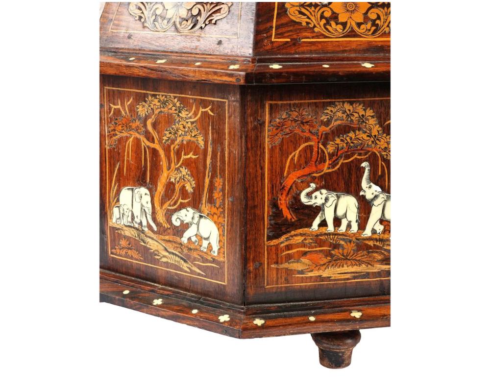 Bois Ancienne boîte à bijoux anglo-indienne monumentale en bois avec marqueterie représentant des moutons en vente
