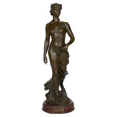 Sculpture monumentale en bronze ancienne « La Vestale » d'E. Drouot, 19ème siècle