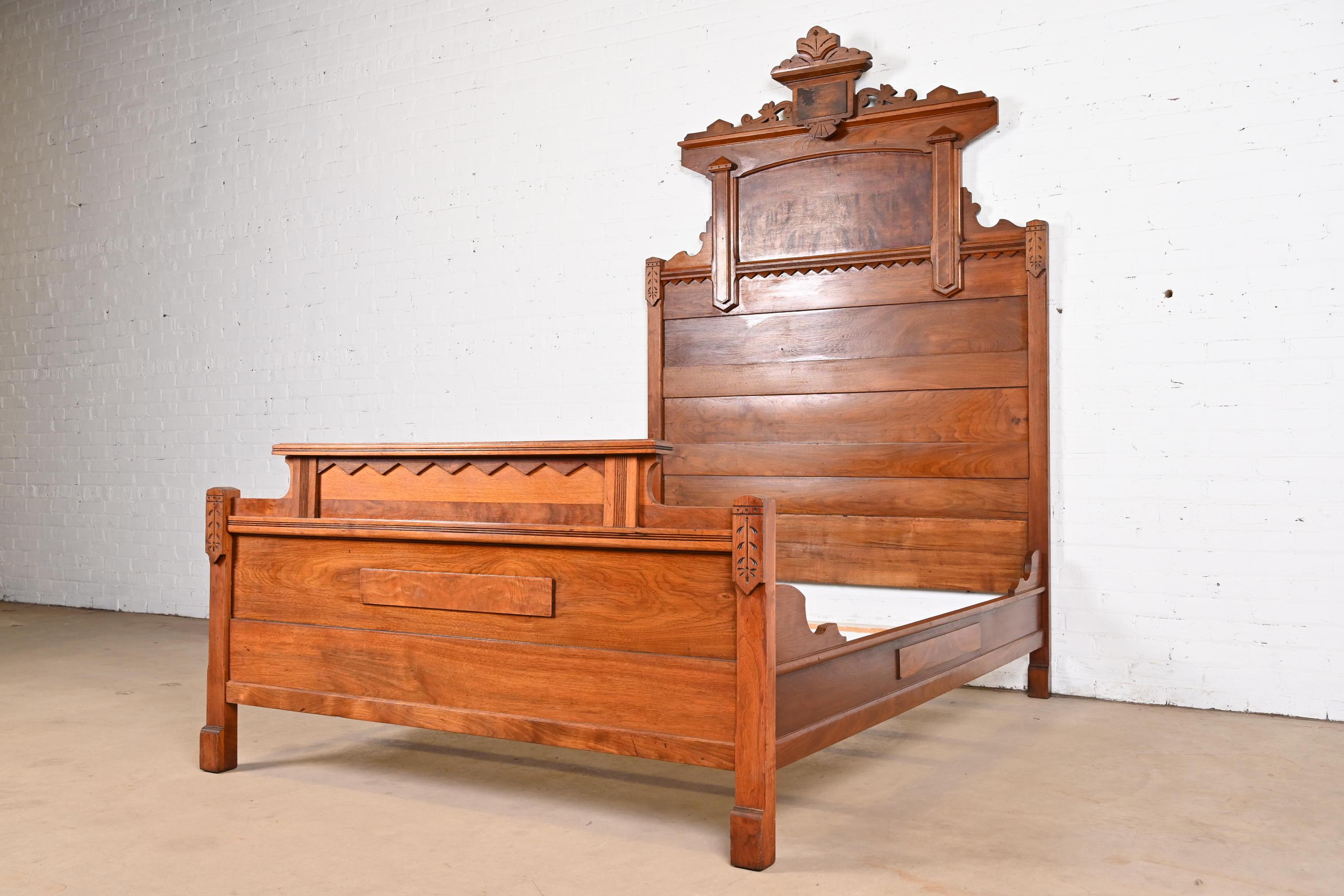 Antique Monumental Eastlake Victorian Carved Burled Walnut Full Size Bed, 1880s In Good Condition For Sale In South Bend, IN