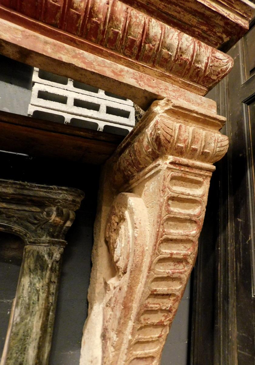 Antique Monumental Fireplace in Carved Stone, 16th Century from Castle in Italy For Sale 5