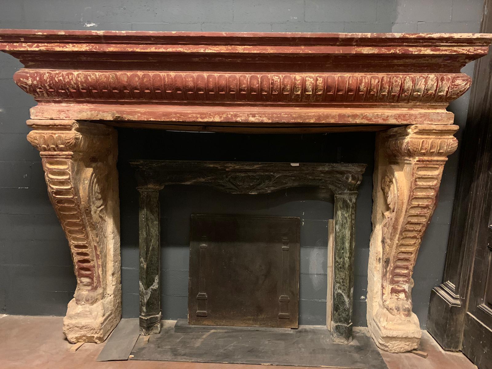 Ancient and important mantel fireplace, of monumental size in stone entirely carved by hand, built in the middle of the 16th century, it comes from a castle in central Italy.
Imposing in size and optical effect, it can be disassembled into various
