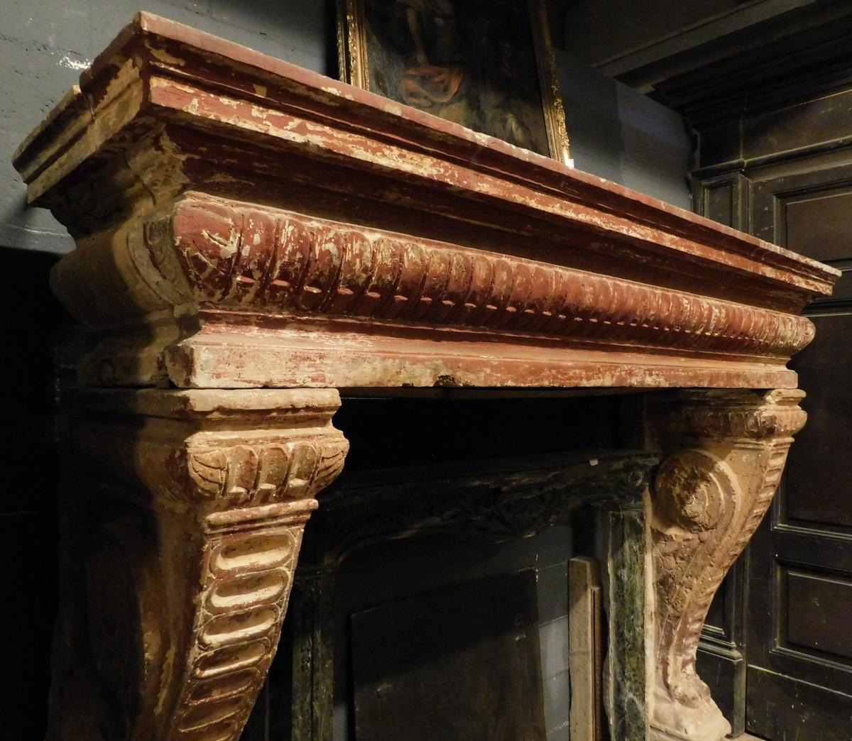 Antique Monumental Fireplace in Carved Stone, 16th Century from Castle in Italy For Sale 2