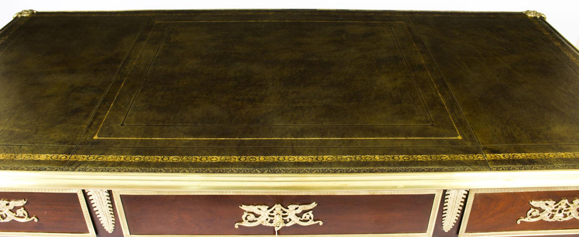 Français Ancienne table à écrire monumentale de bureau Empire française en forme d'assiette, 19ème siècle en vente