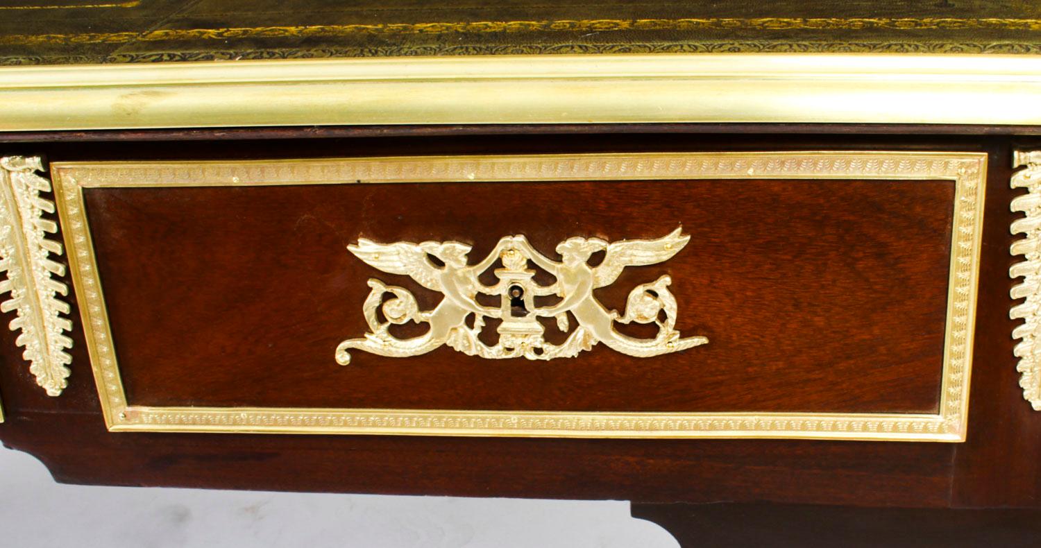 Antiker, monumentaler französischer Empire-Büroplatten-Schreibtisch, 19. Jahrhundert (Goldbronze) im Angebot