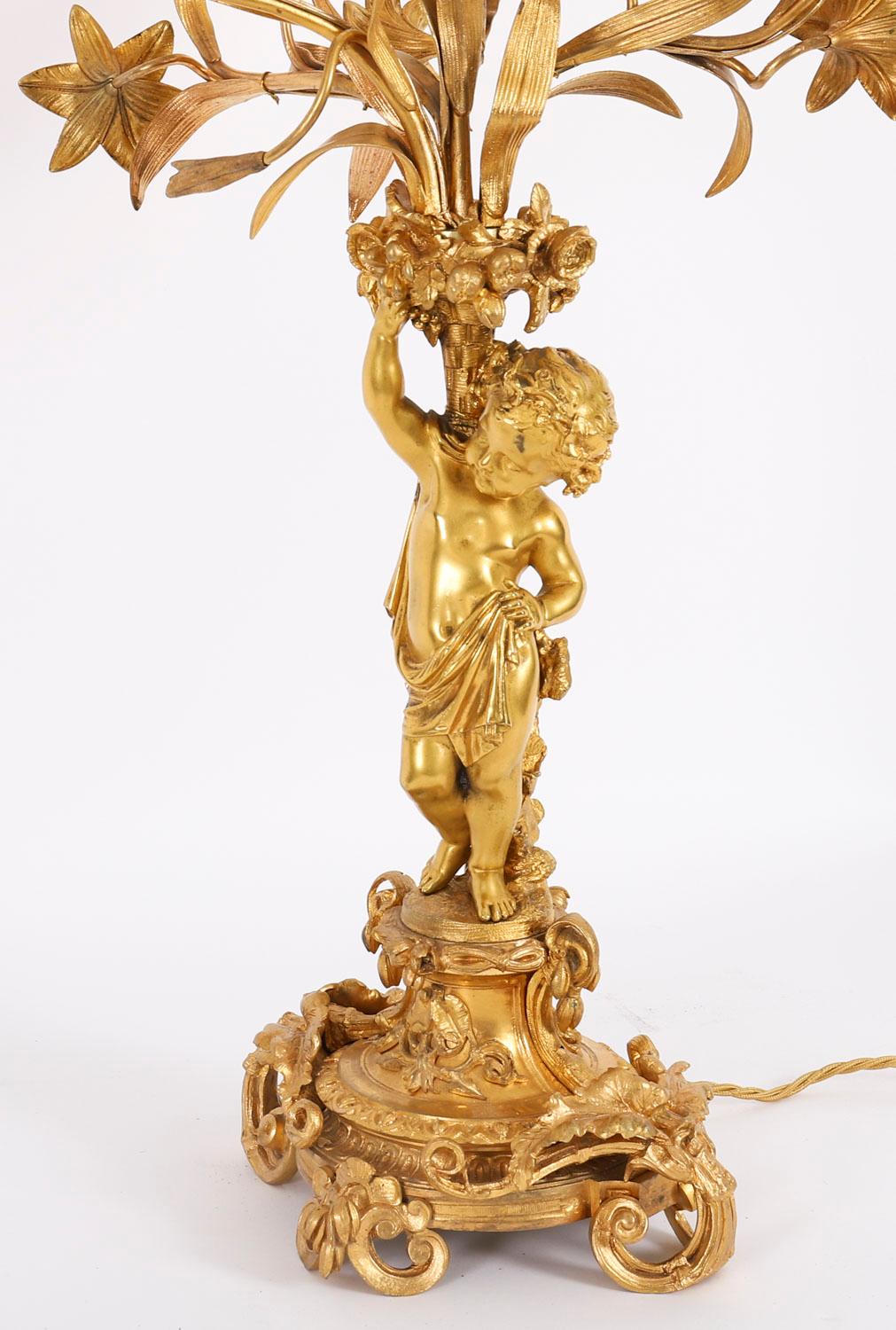 Ancienne lampe de table monumentale en bronze doré avec chérubin 19ème siècle en vente 9