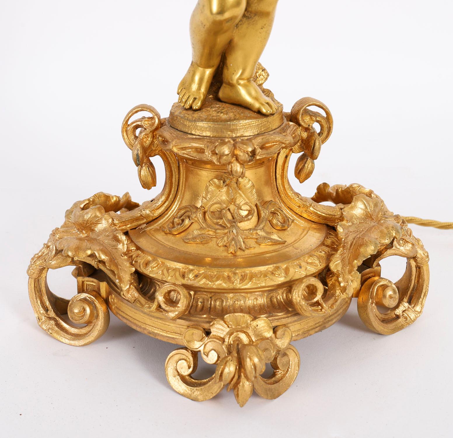 Ancienne lampe de table monumentale en bronze doré avec chérubin 19ème siècle en vente 10