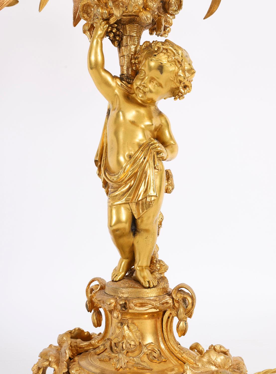 XIXe siècle Ancienne lampe de table monumentale en bronze doré avec chérubin 19ème siècle en vente