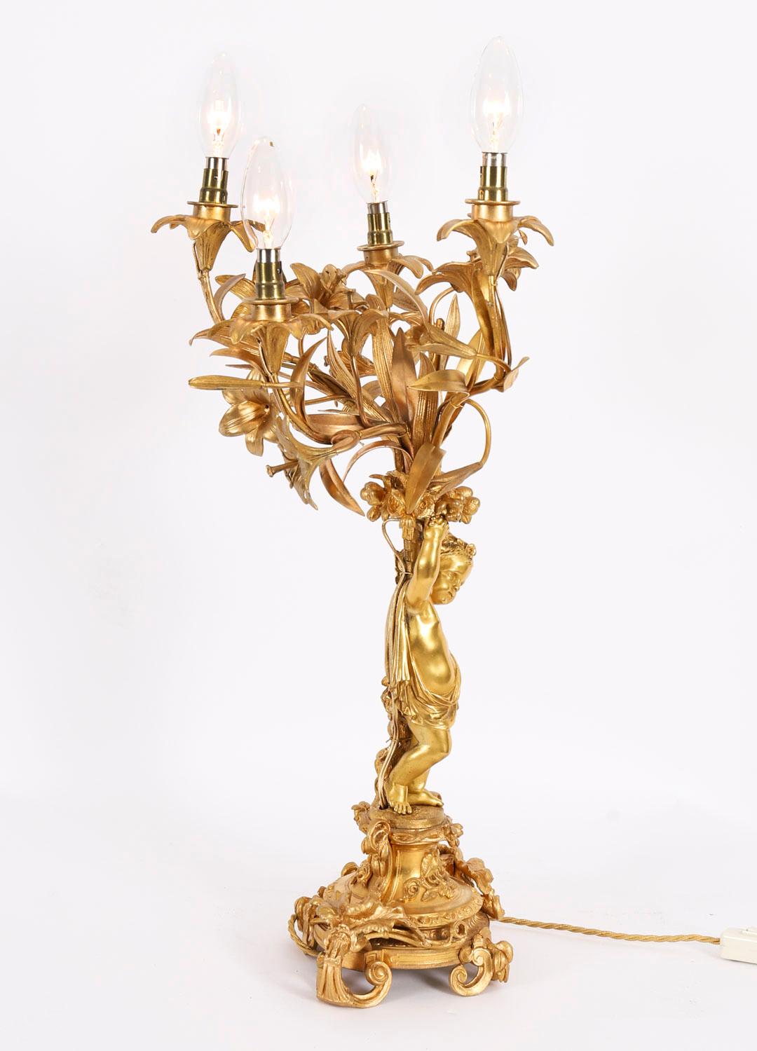 Ancienne lampe de table monumentale en bronze doré avec chérubin 19ème siècle en vente 1