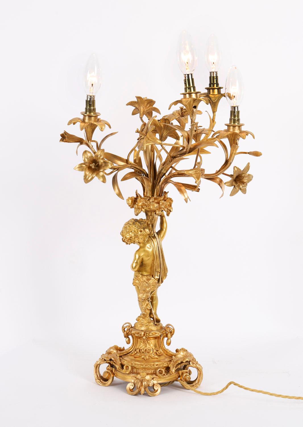 Ancienne lampe de table monumentale en bronze doré avec chérubin 19ème siècle en vente 2