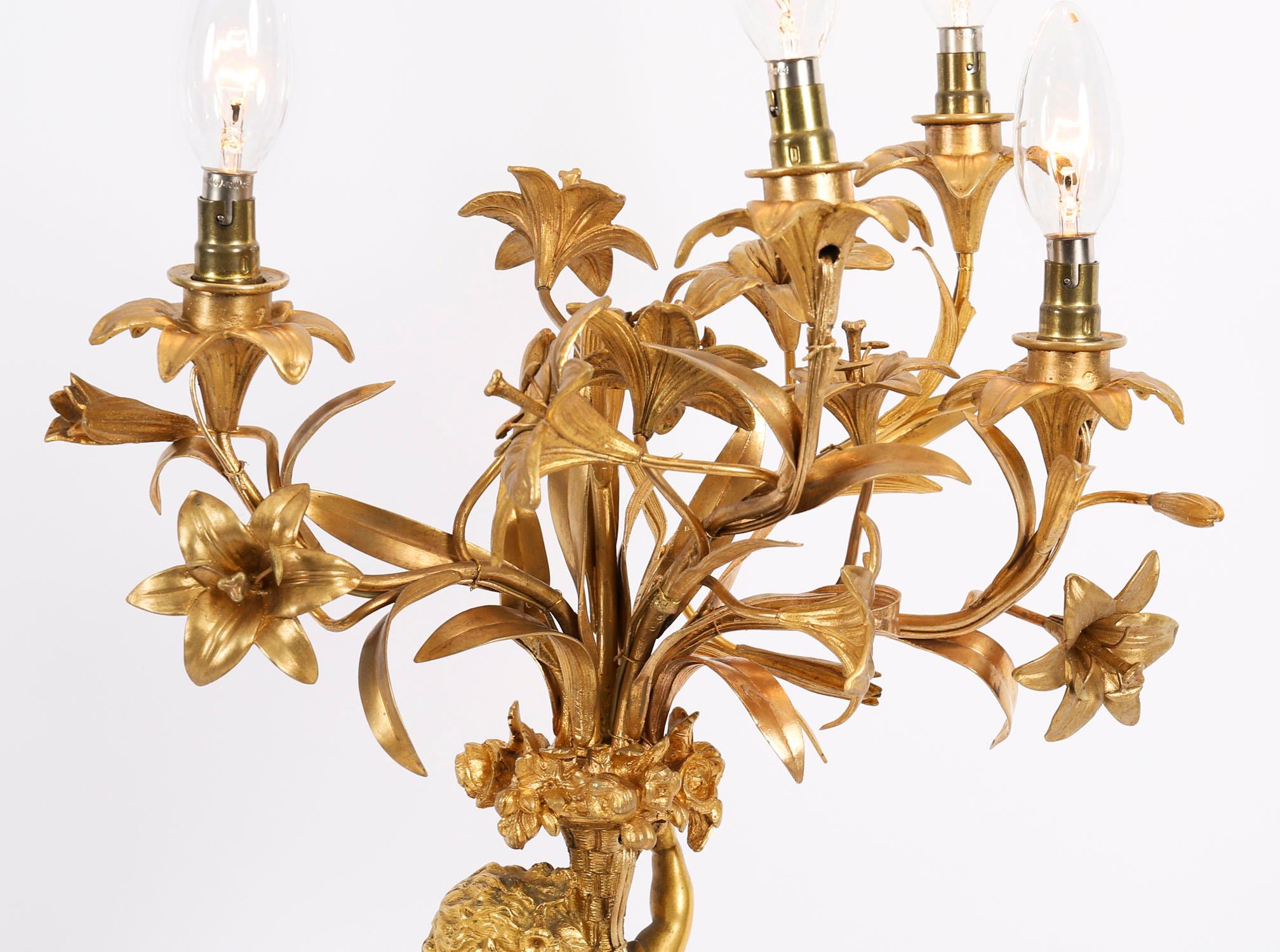 Ancienne lampe de table monumentale en bronze doré avec chérubin 19ème siècle en vente 3