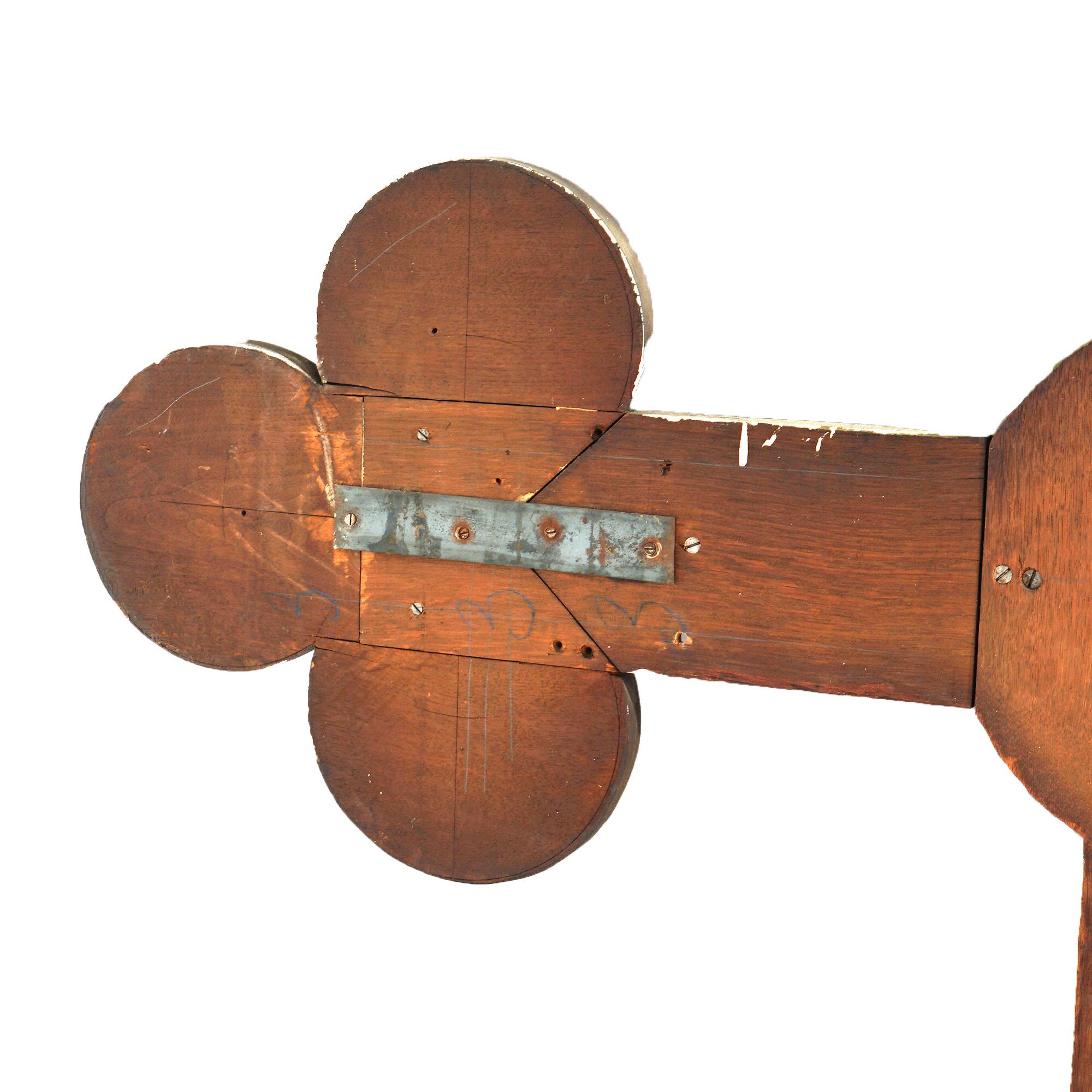 Croix gothique monumentale d'antiquités en chêne sculpté, doré et polychromé 19ème siècle en vente 2