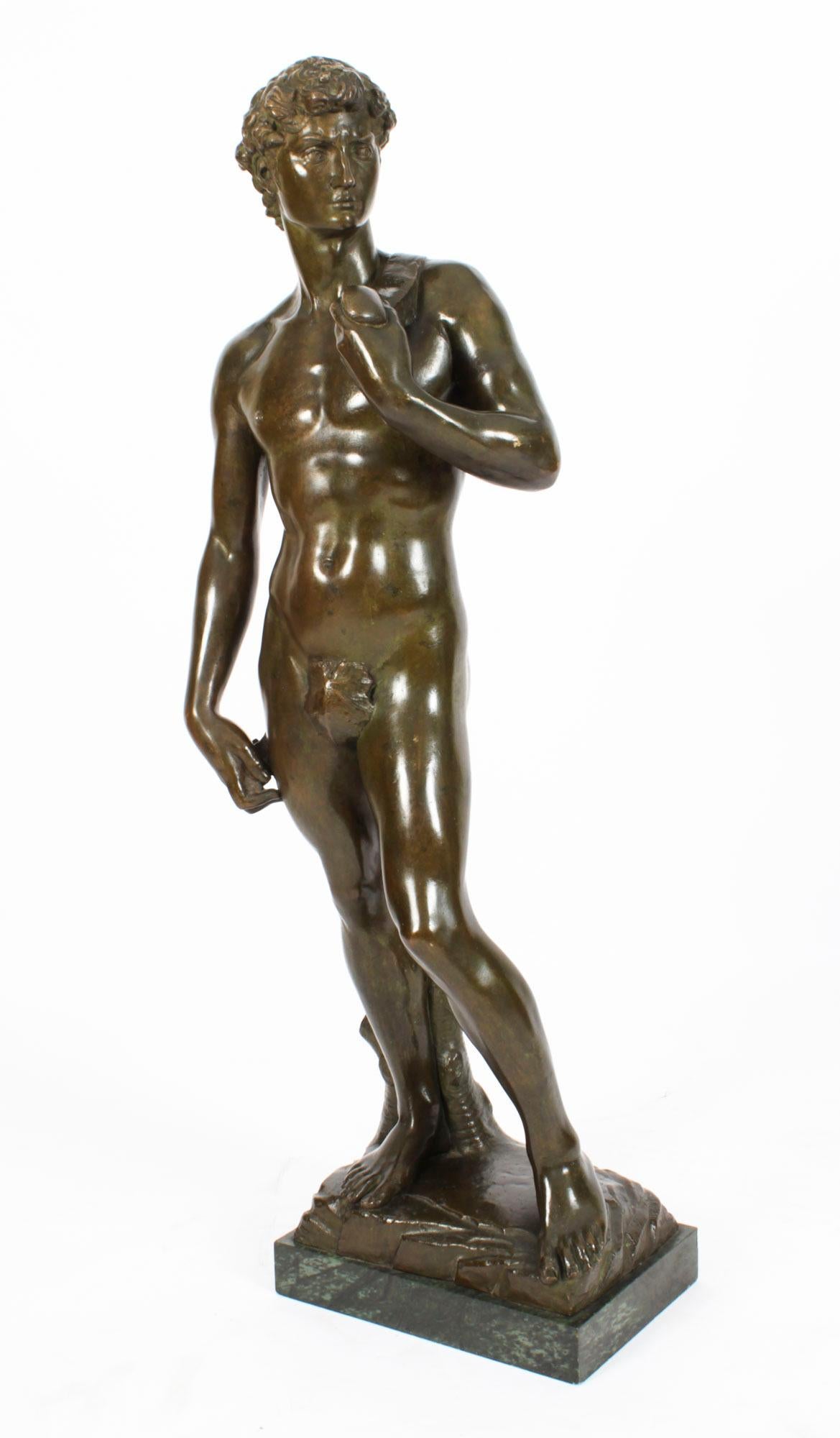 Antike Monumentale Grand Tour Bronze von Michelangelo David aus dem 19. Jahrhundert im Angebot 1