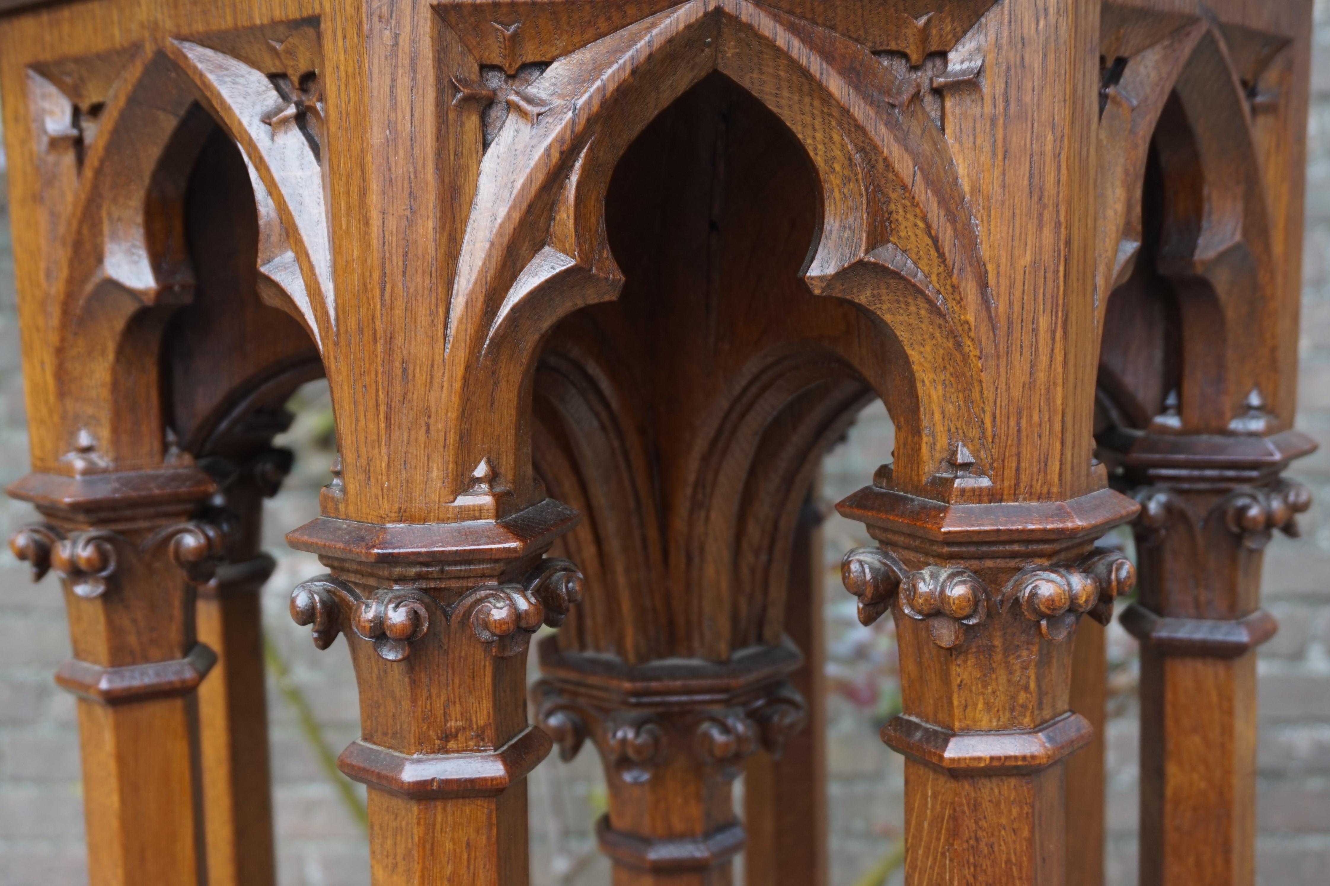 Antique & Monumental Handcarved Oak Gothic Revival Church Columns Pedestal Stand In Good Condition In Lisse, NL
