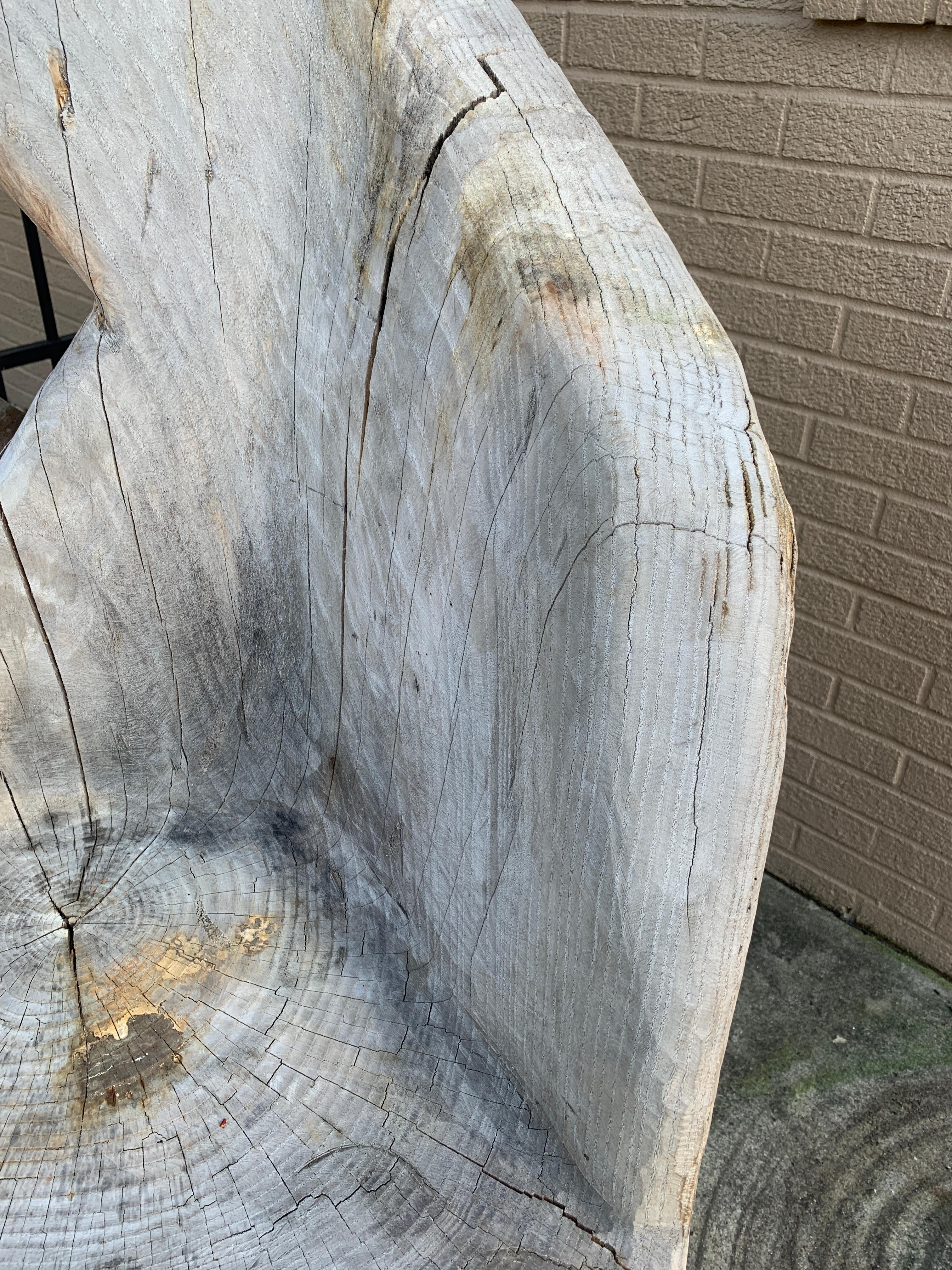 Legno Antica sedia monumentale a tronco d'albero svedese intagliata a mano, XIX secolo in vendita