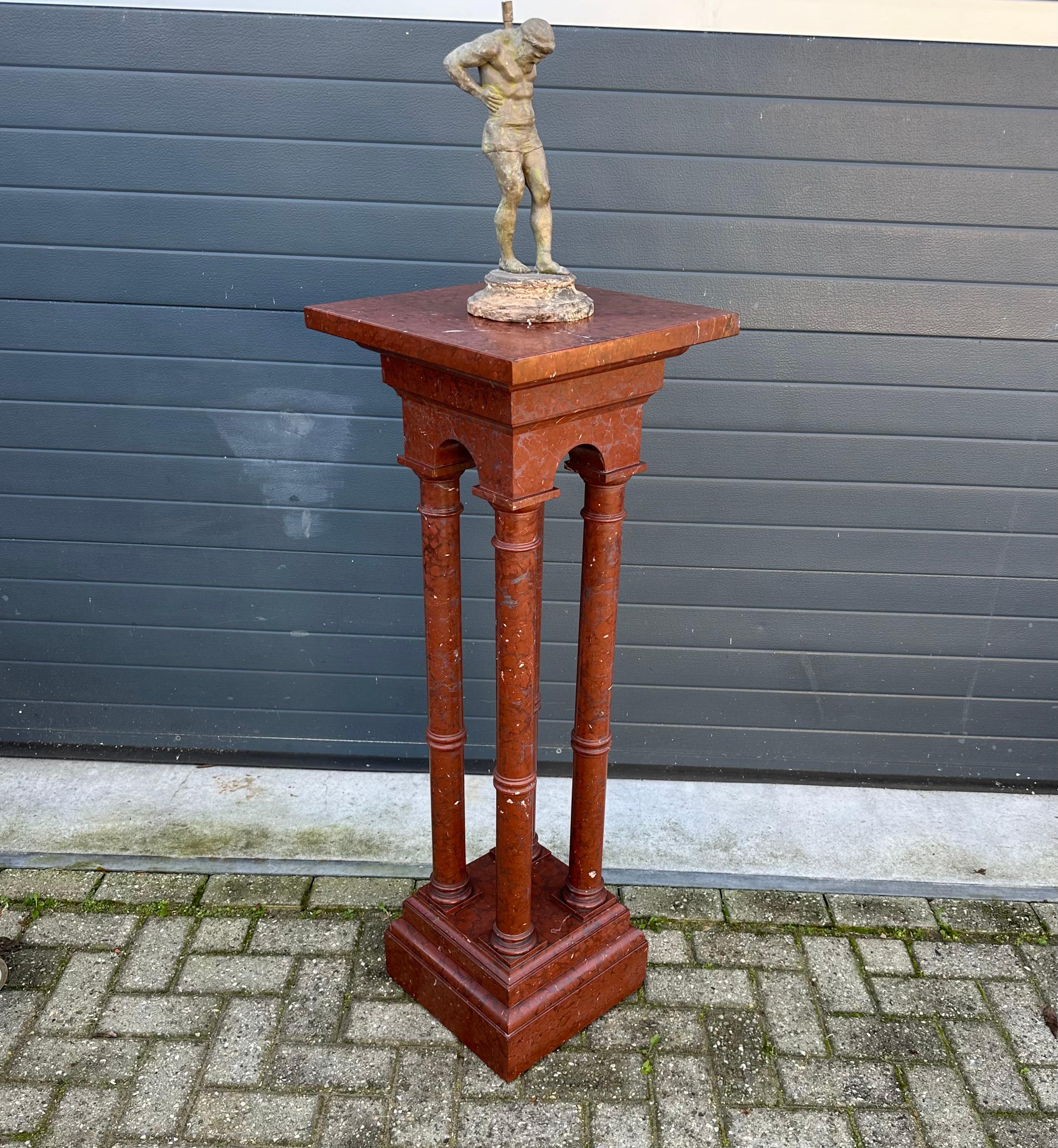 Antike & Monumental Hand Crafted Rouge Griotte Marmor Säulen The Pedestal Stand im Angebot 4