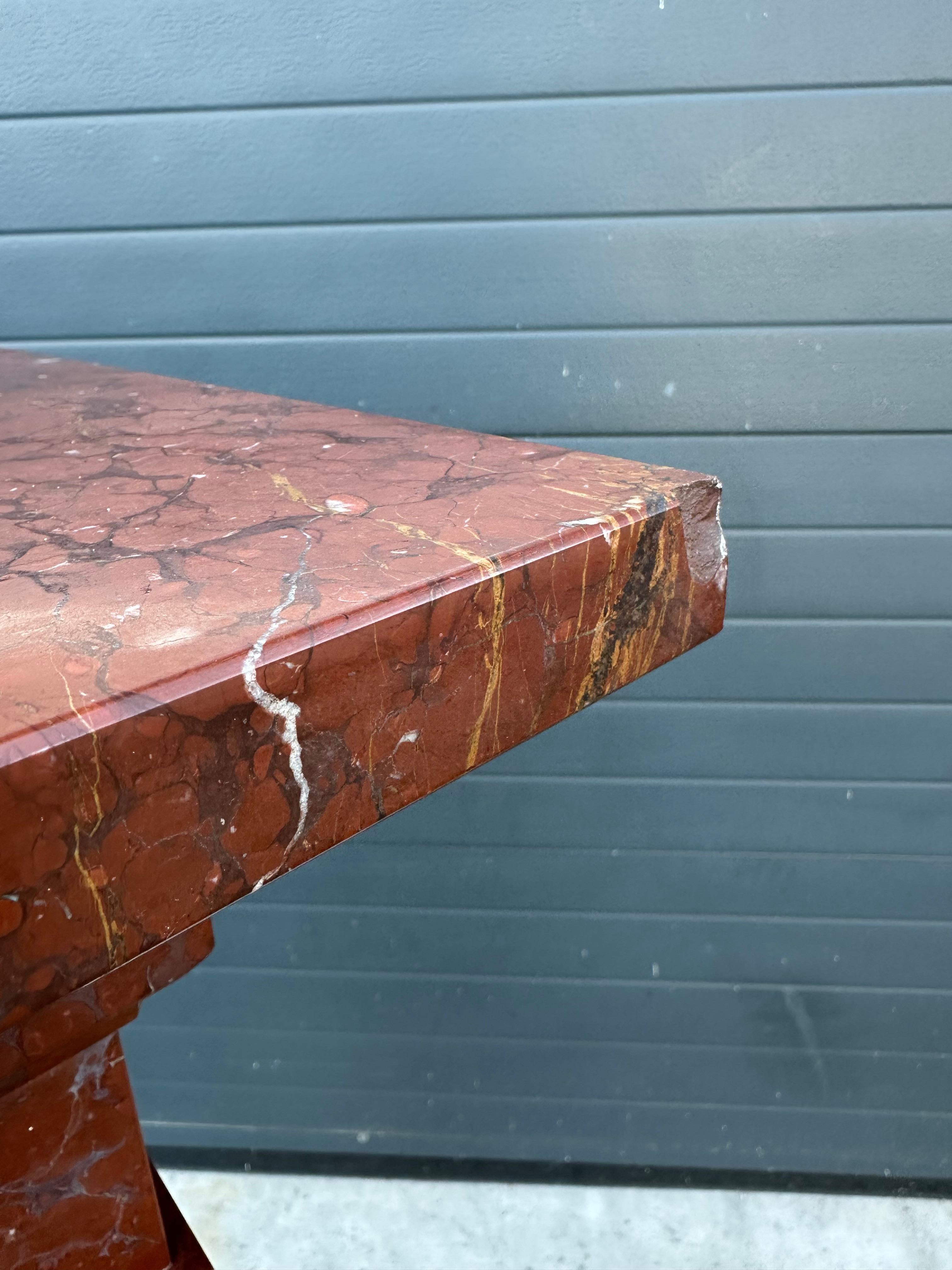 Antike & Monumental Hand Crafted Rouge Griotte Marmor Säulen The Pedestal Stand im Angebot 11