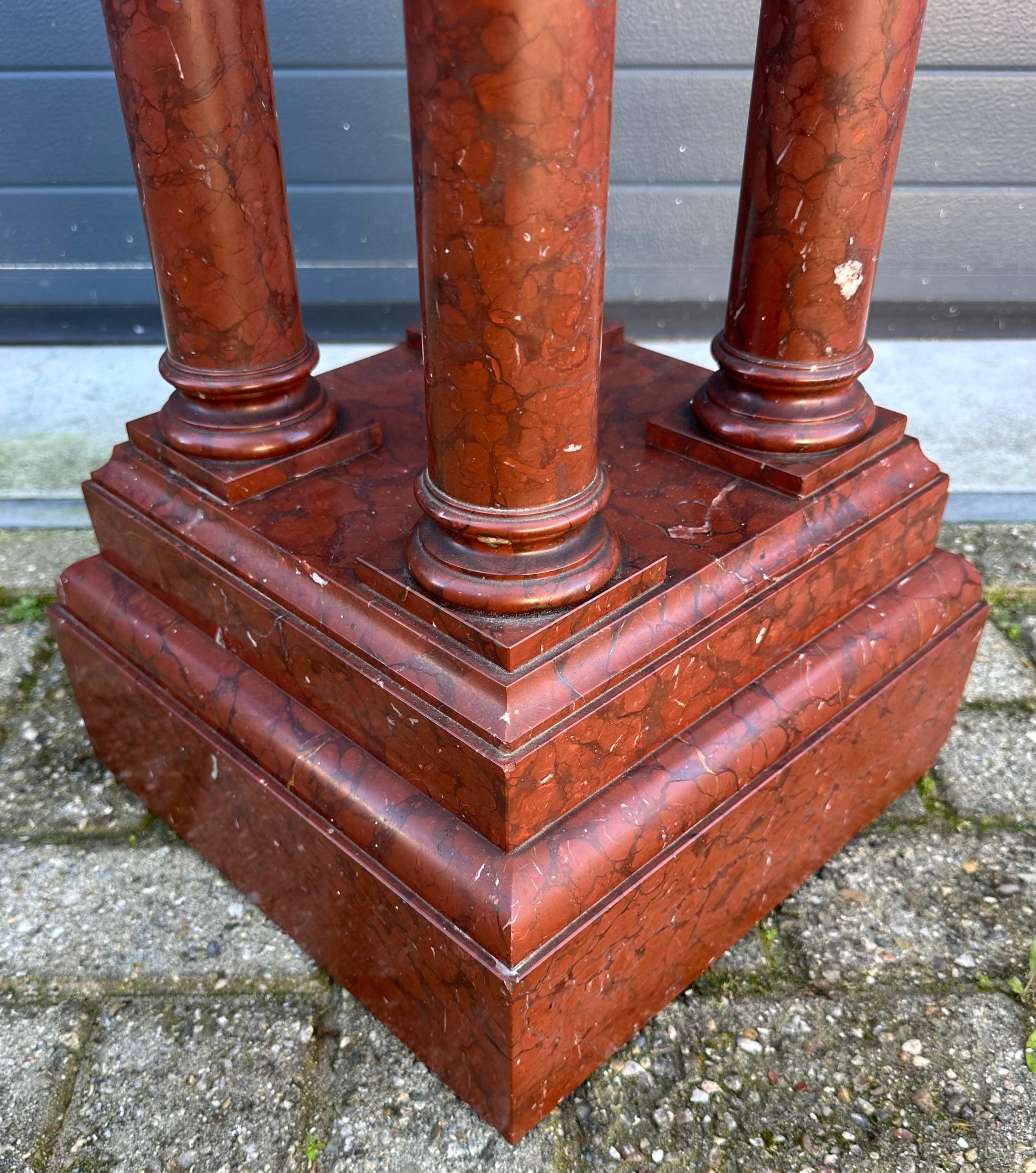 Antike & Monumental Hand Crafted Rouge Griotte Marmor Säulen The Pedestal Stand im Zustand „Gut“ im Angebot in Lisse, NL