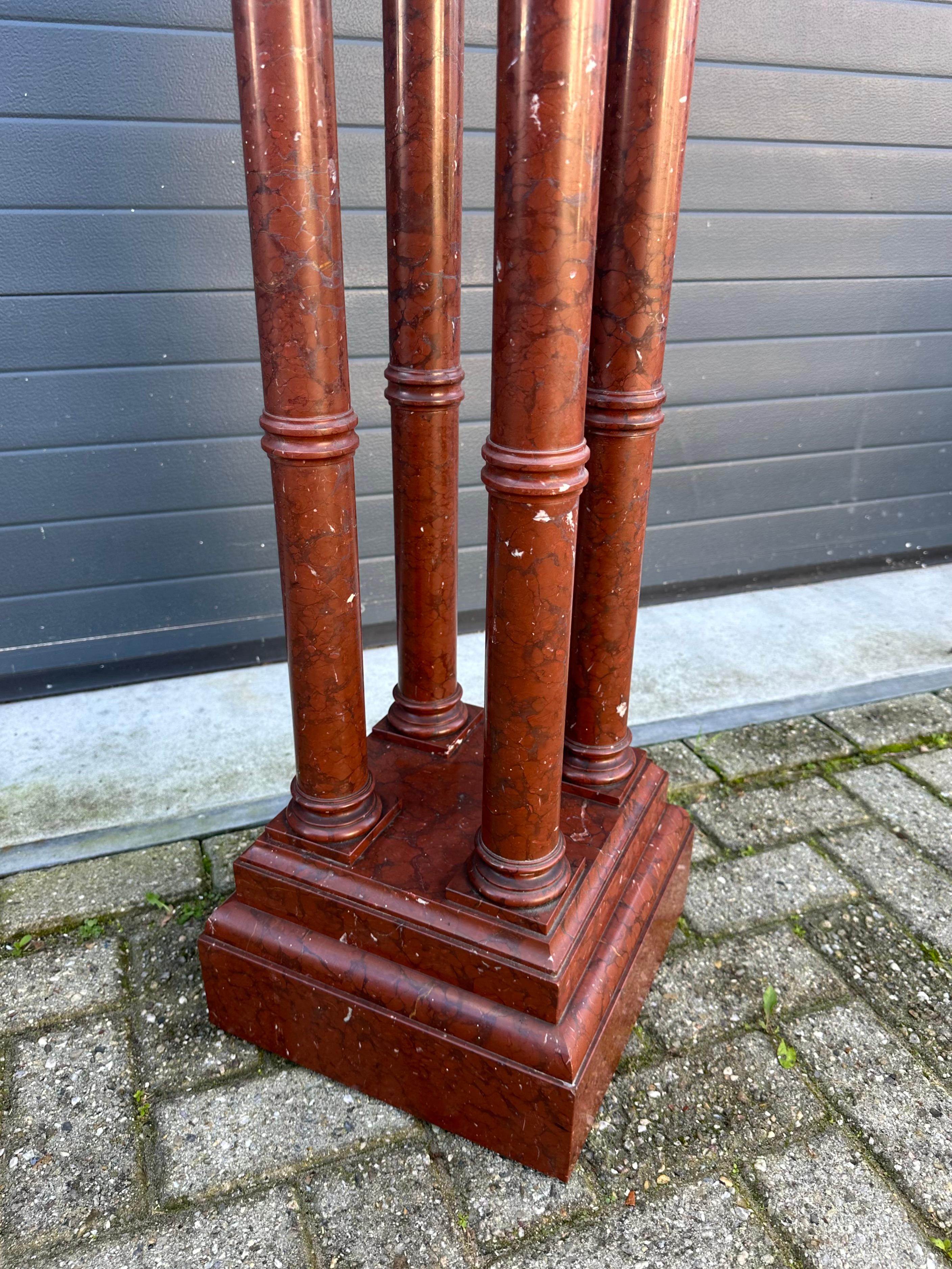 Antike & Monumental Hand Crafted Rouge Griotte Marmor Säulen The Pedestal Stand (Griotte-Marmor) im Angebot