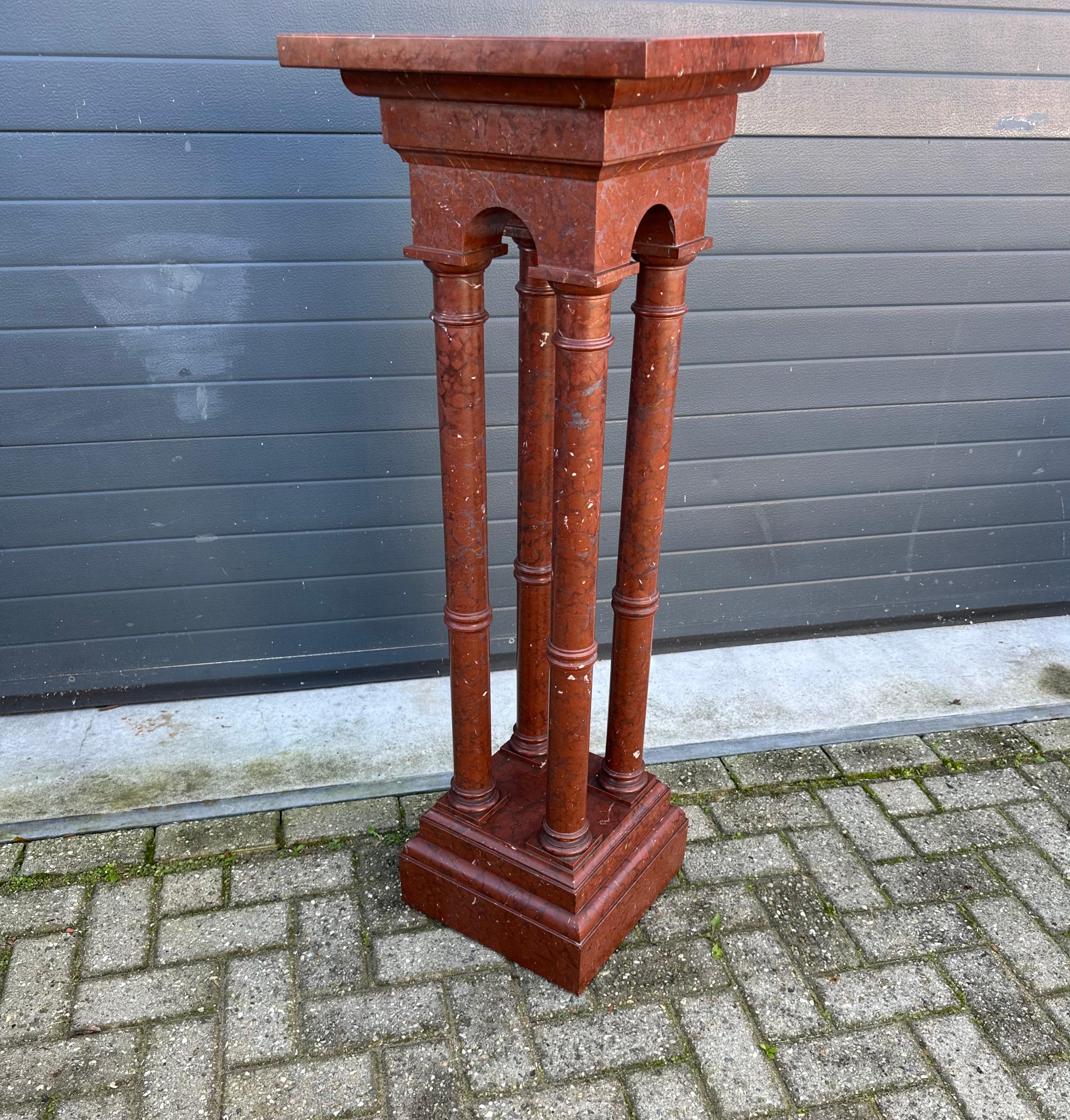 Antike & Monumental Hand Crafted Rouge Griotte Marmor Säulen The Pedestal Stand im Angebot 1