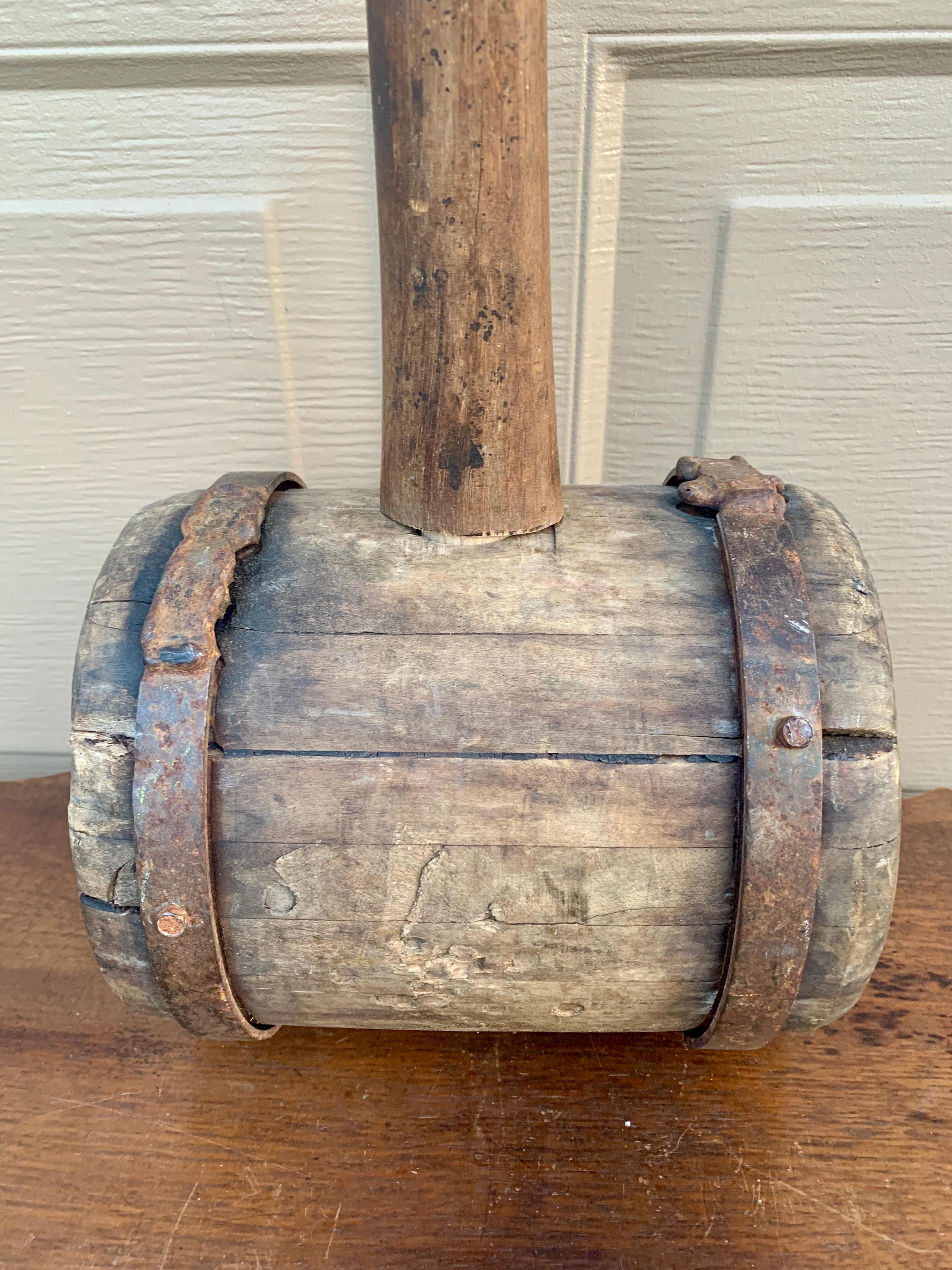 Antique Monumental Hand Made Wooden and Wrought Iron Carpenter's Mallet (maillet de charpentier en bois et en fer forgé) en vente 4