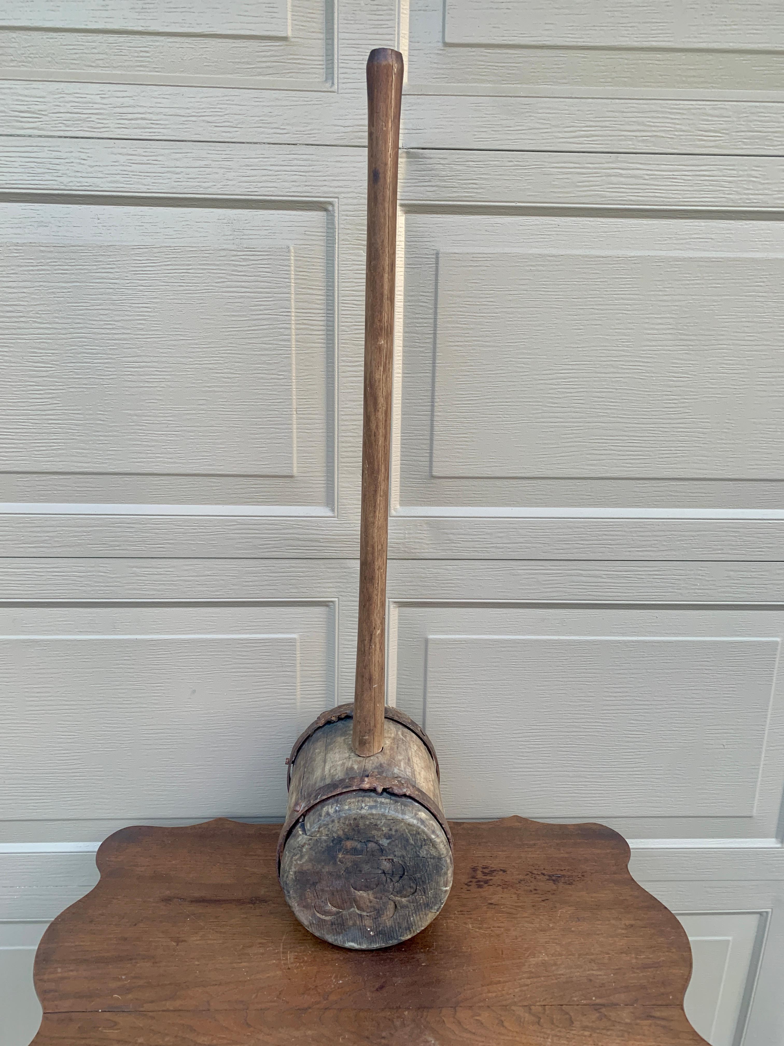 Antique Monumental Hand Made Wooden and Wrought Iron Carpenter's Mallet (maillet de charpentier en bois et en fer forgé) en vente 5