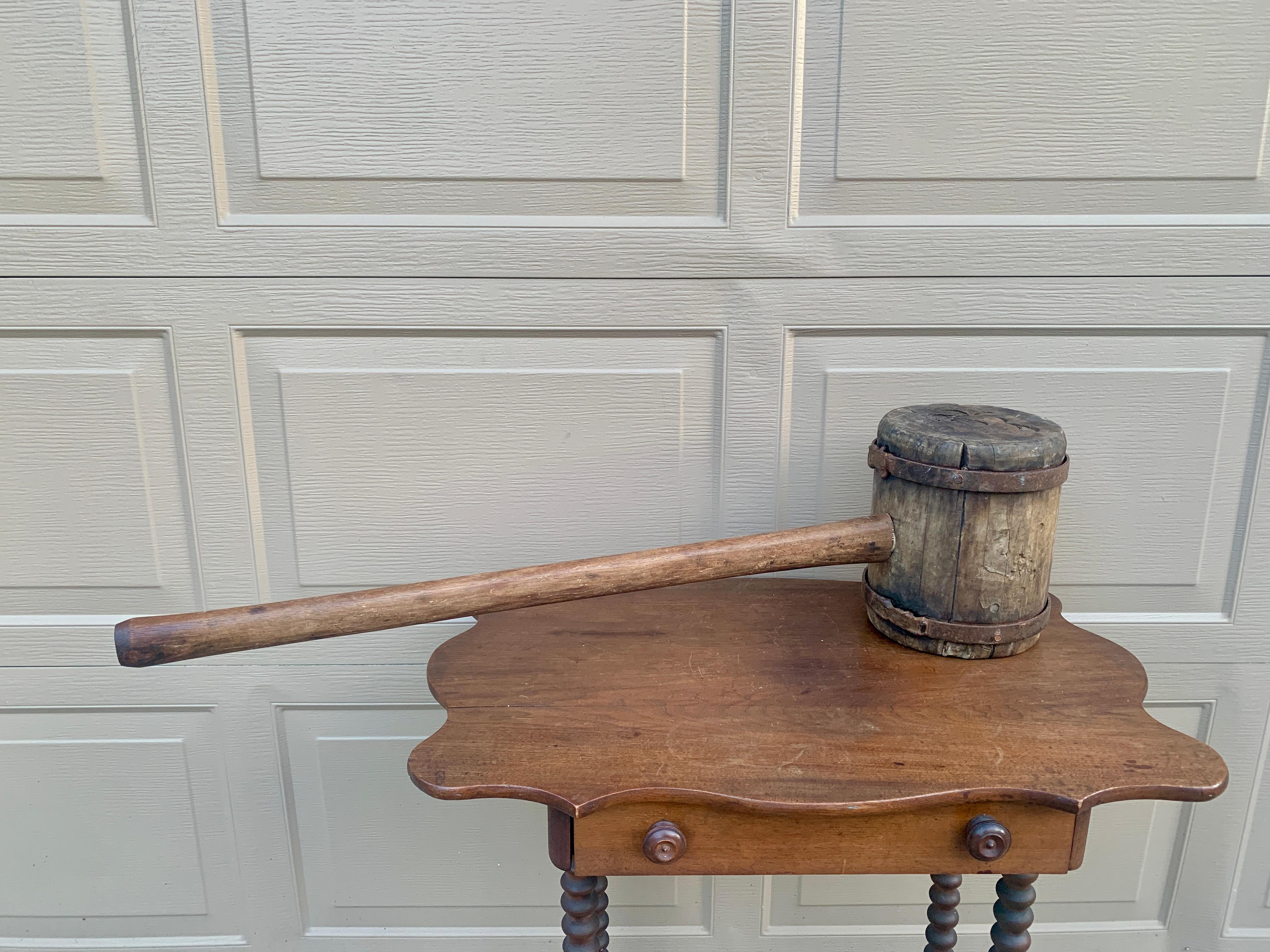 Antique Monumental Hand Made Wooden and Wrought Iron Carpenter's Mallet (maillet de charpentier en bois et en fer forgé) en vente 7