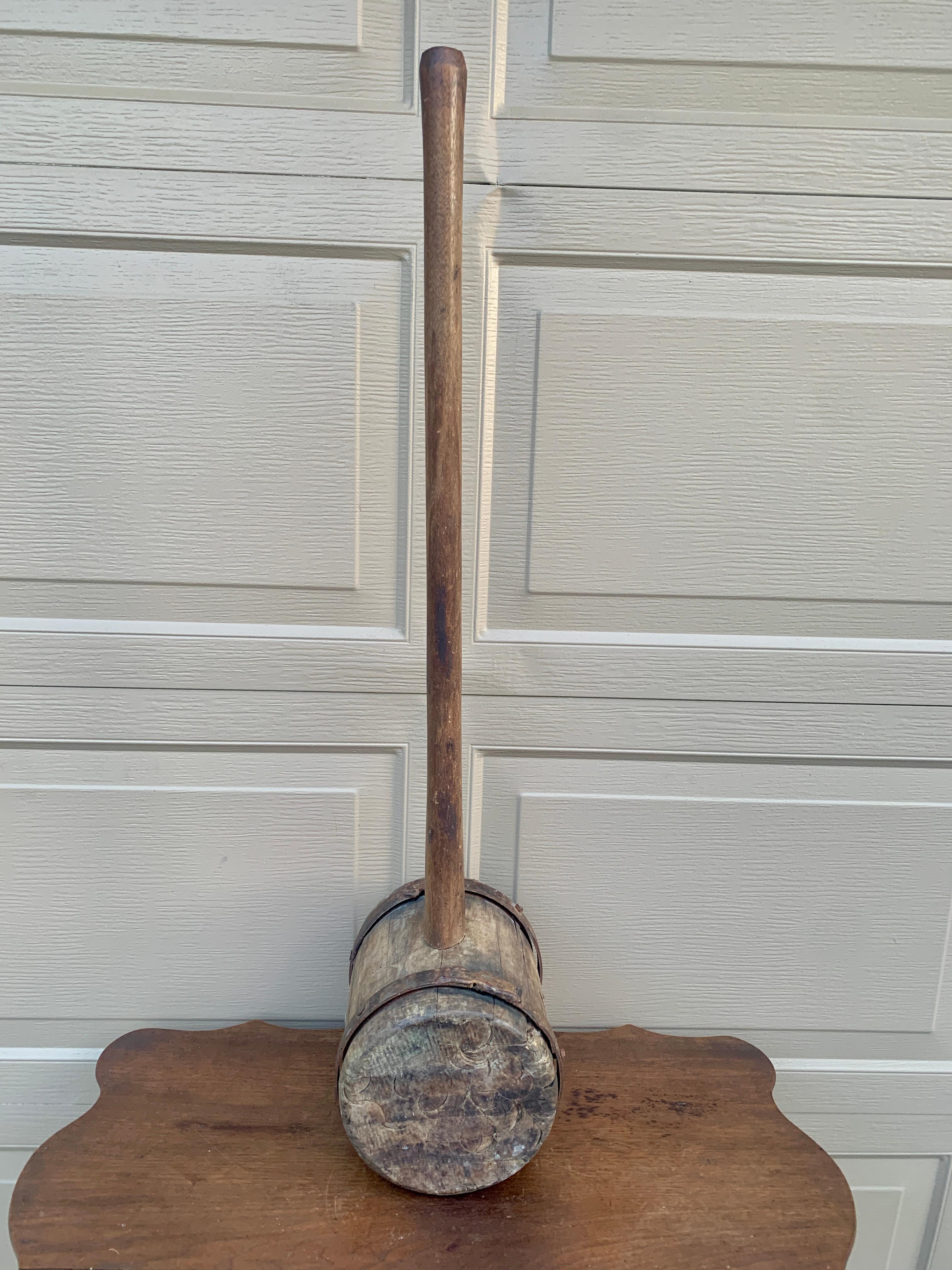 Antique Monumental Hand Made Wooden and Wrought Iron Carpenter's Mallet (maillet de charpentier en bois et en fer forgé) en vente 1