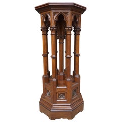 Antique & Colonnes d'église monumentales en chêne sculpté à la main:: de style néo-gothique:: sur socle