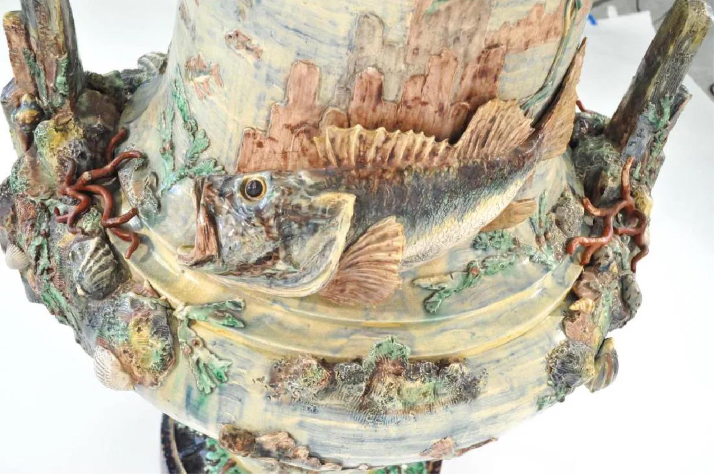 Antica urna monumentale in maiolica in stile Palissy del XIX secolo. in vendita 5