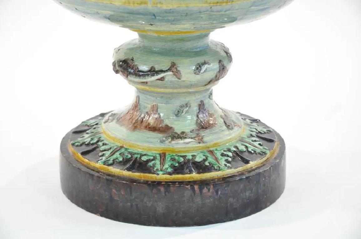 Antica urna monumentale in maiolica in stile Palissy del XIX secolo. in vendita 1