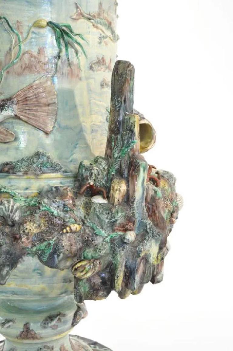 Antica urna monumentale in maiolica in stile Palissy del XIX secolo. in vendita 2