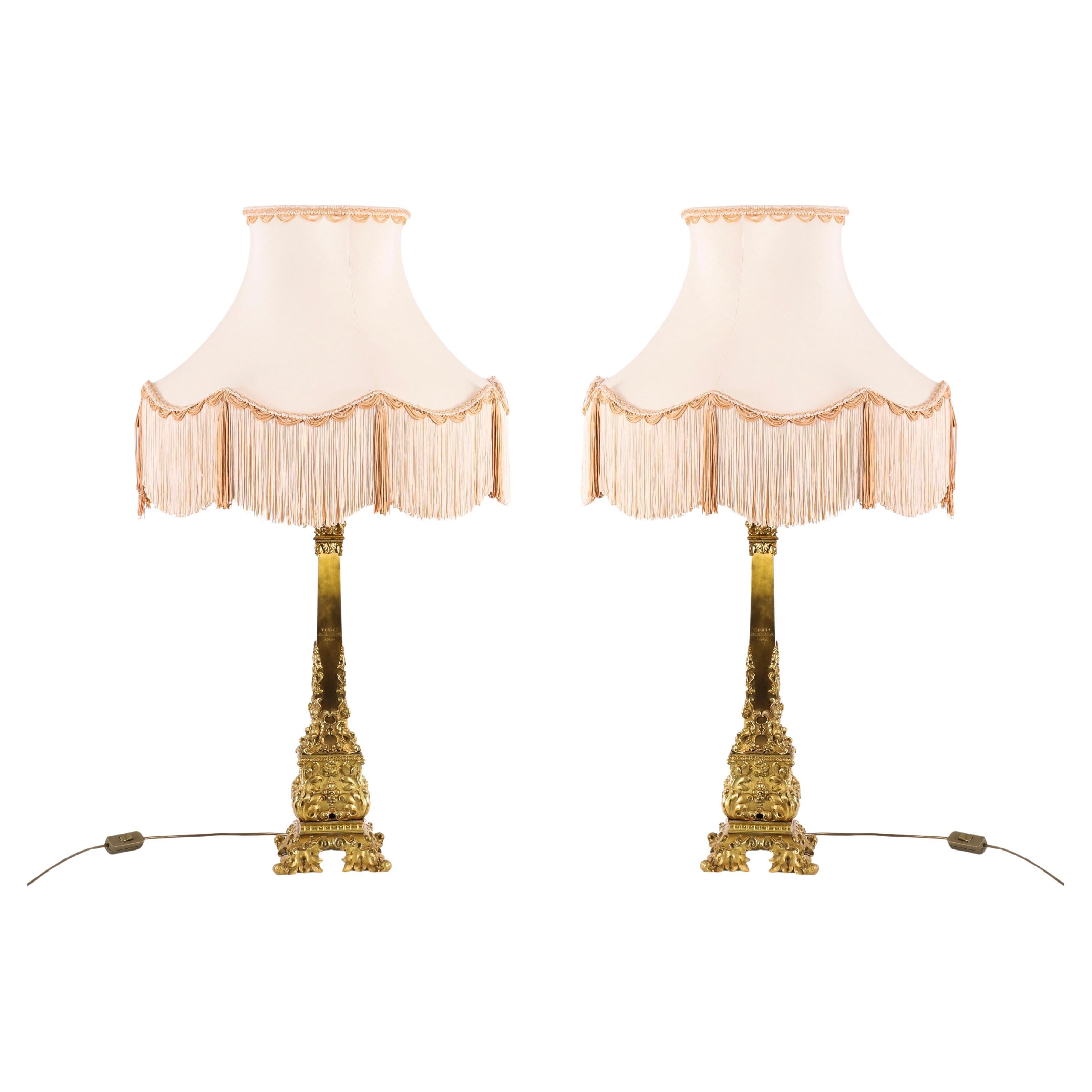 Paire de lampes de table monumentales Antique French Ormolu Corby Castle C1850 en vente