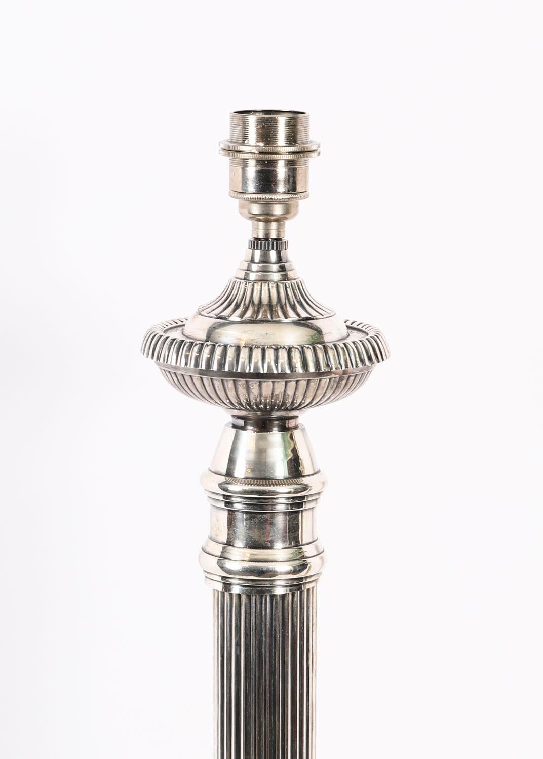 Antica coppia monumentale di lampade da tavolo Art Deco placcate in argento del XX secolo in vendita 4