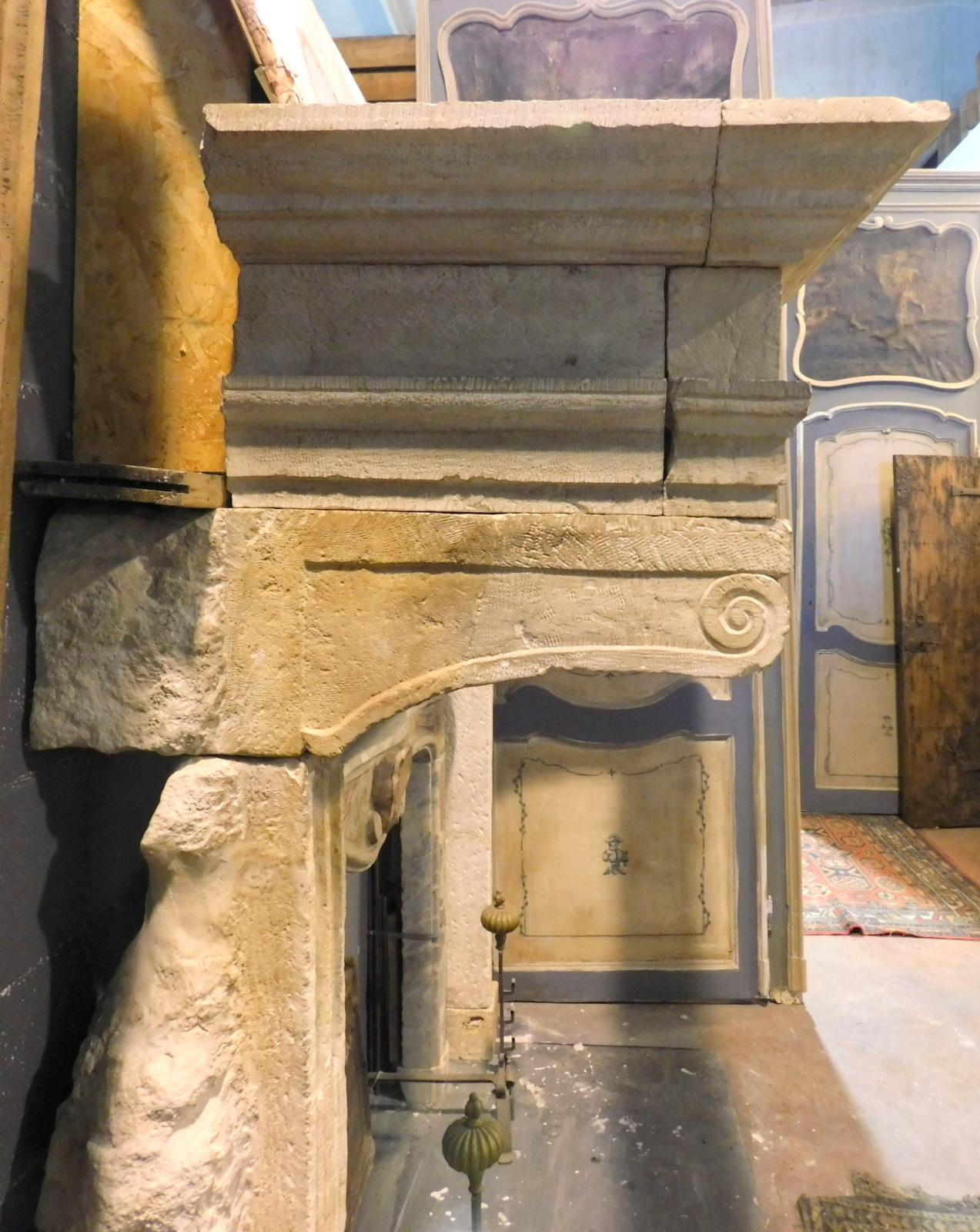 Antiker Monumentaler Stein-Kaminsims aus dem italienischen Schloss, 16. Jahrhundert (18. Jahrhundert und früher) im Angebot