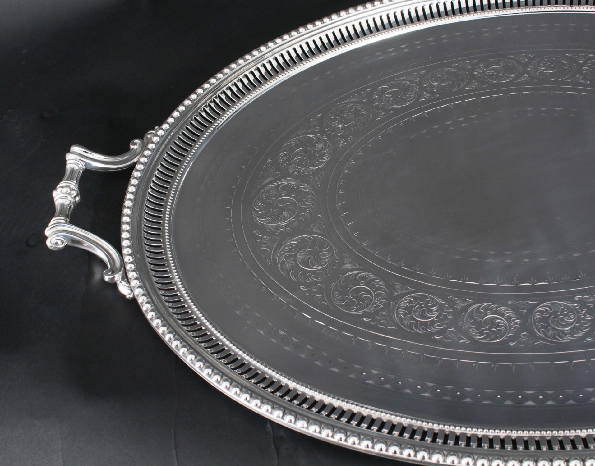 Fine XIX secolo Antico Vassoio ovale monumentale vittoriano placcato in argento 1880 XIX secolo in vendita