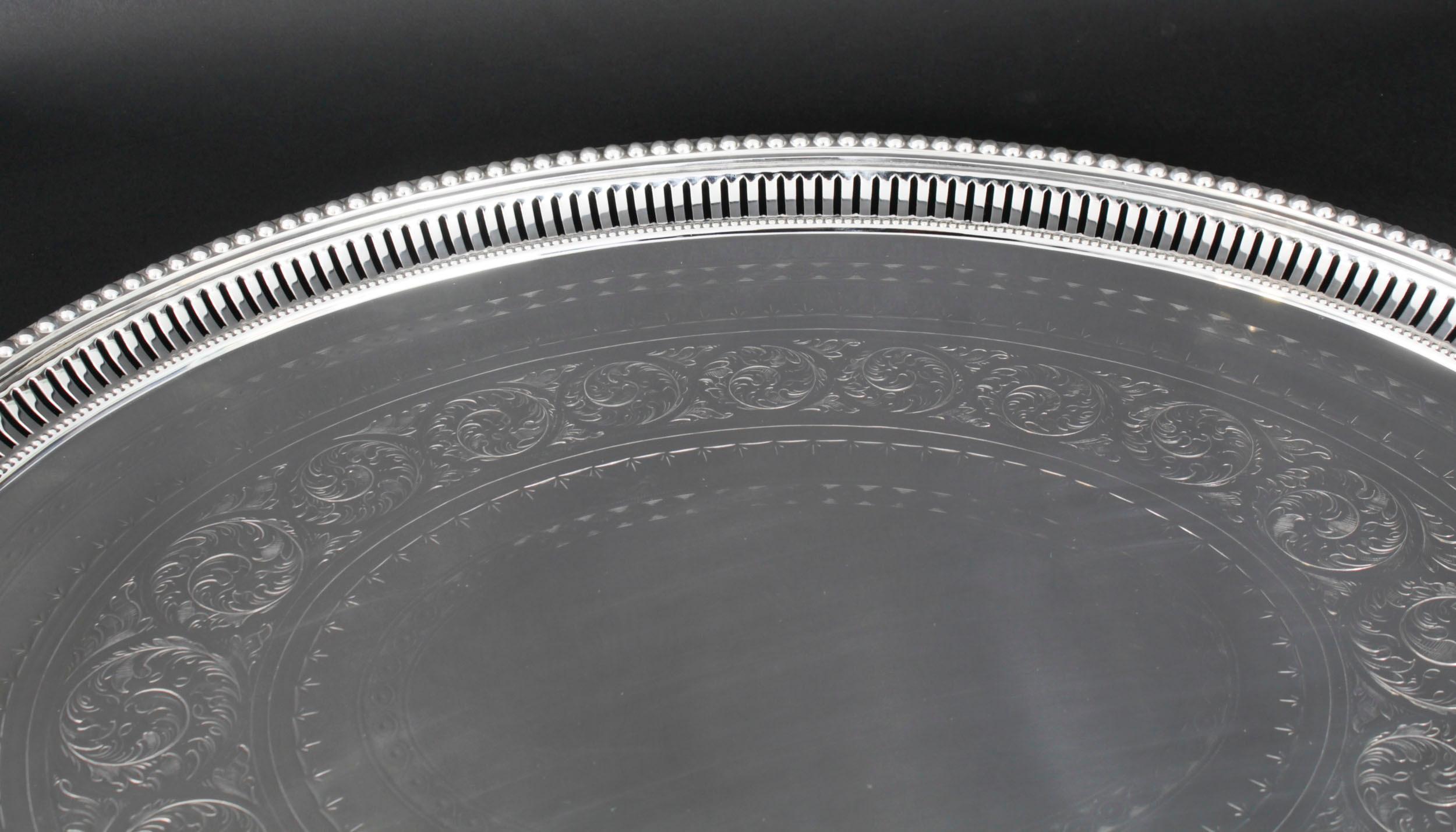 Argento Antico Vassoio ovale monumentale vittoriano placcato in argento 1880 XIX secolo in vendita